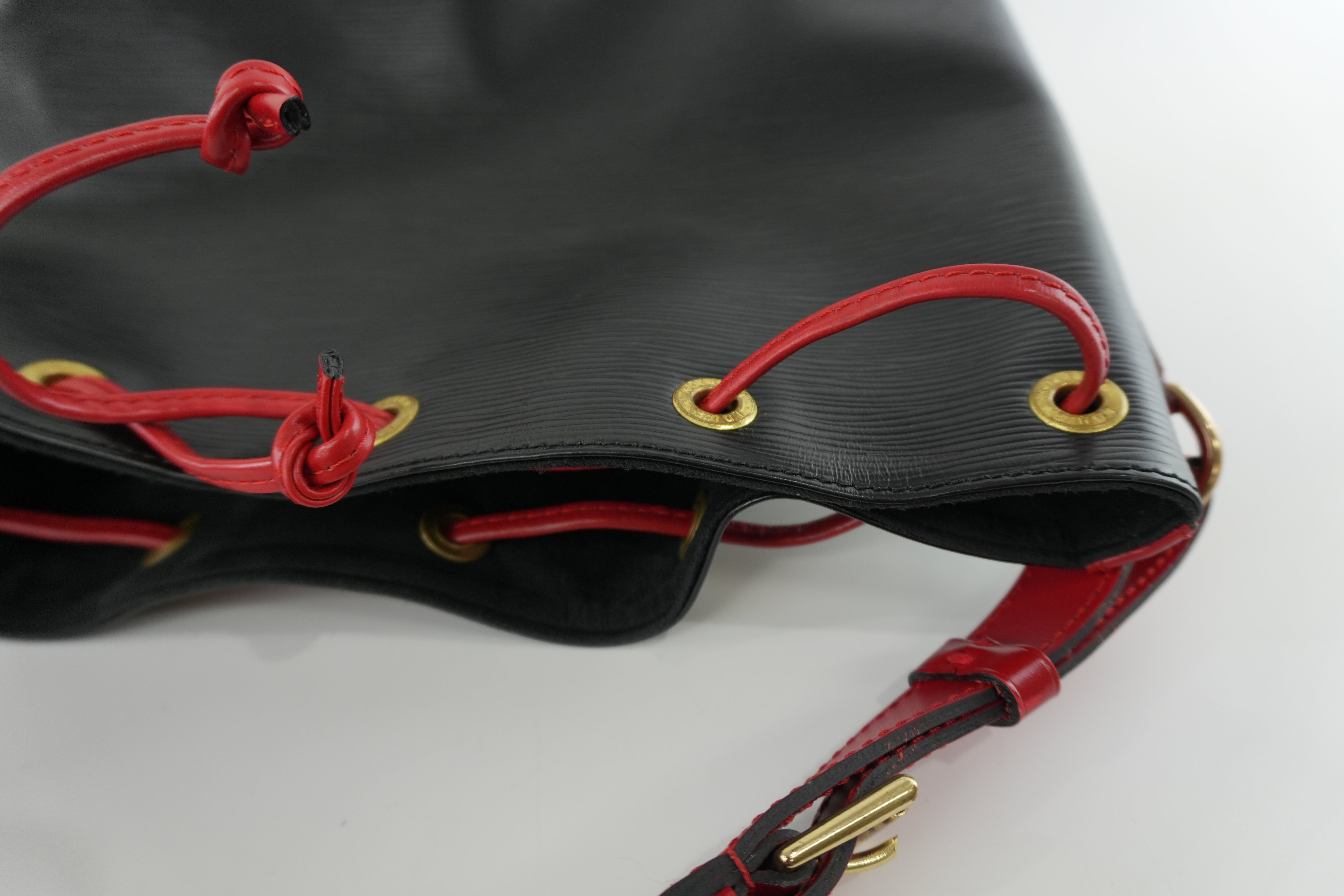 Louis Vuitton Epi Noe Bicolor Shoulder Bag Used