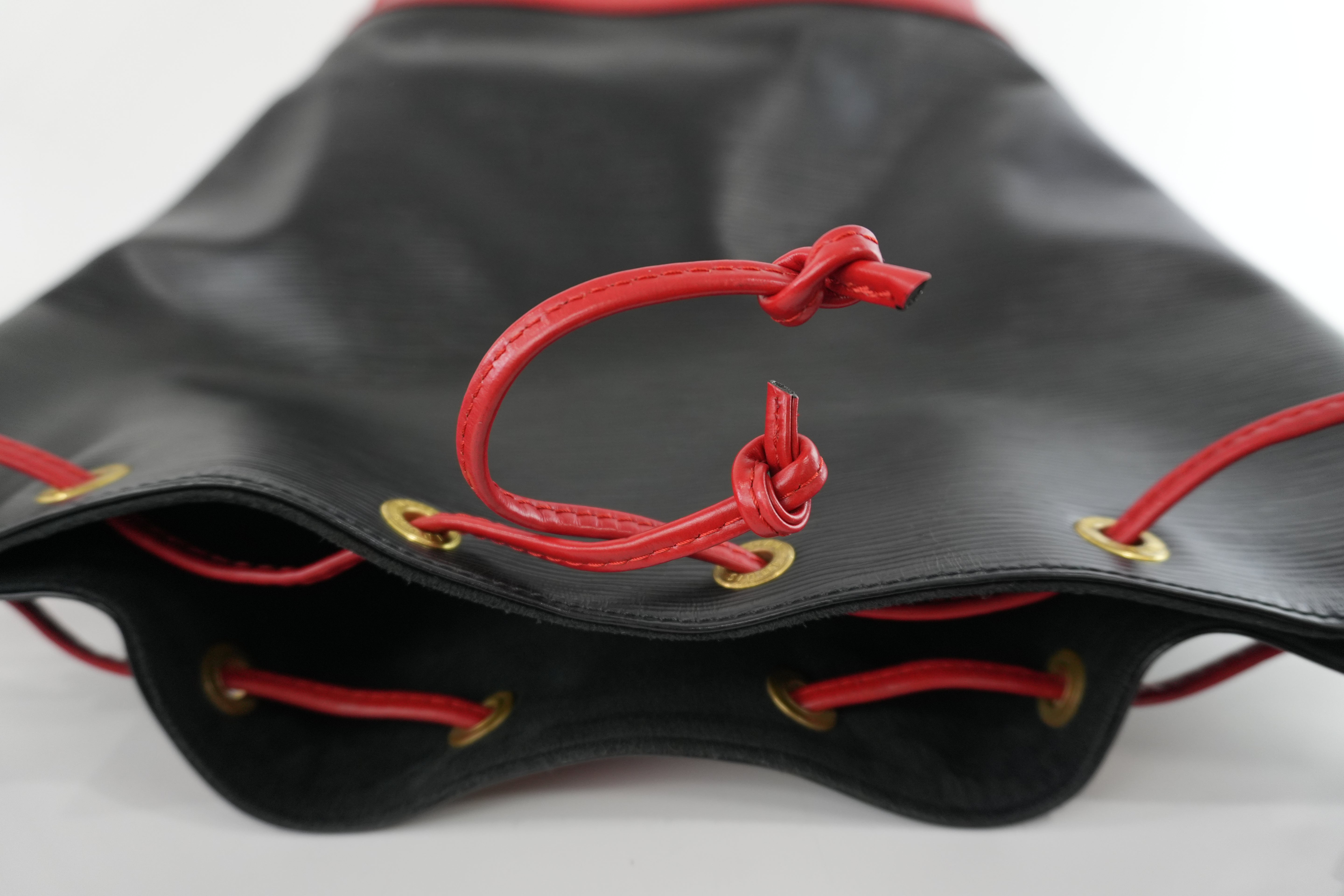 Louis Vuitton Epi Noe Bicolor Shoulder Bag Used