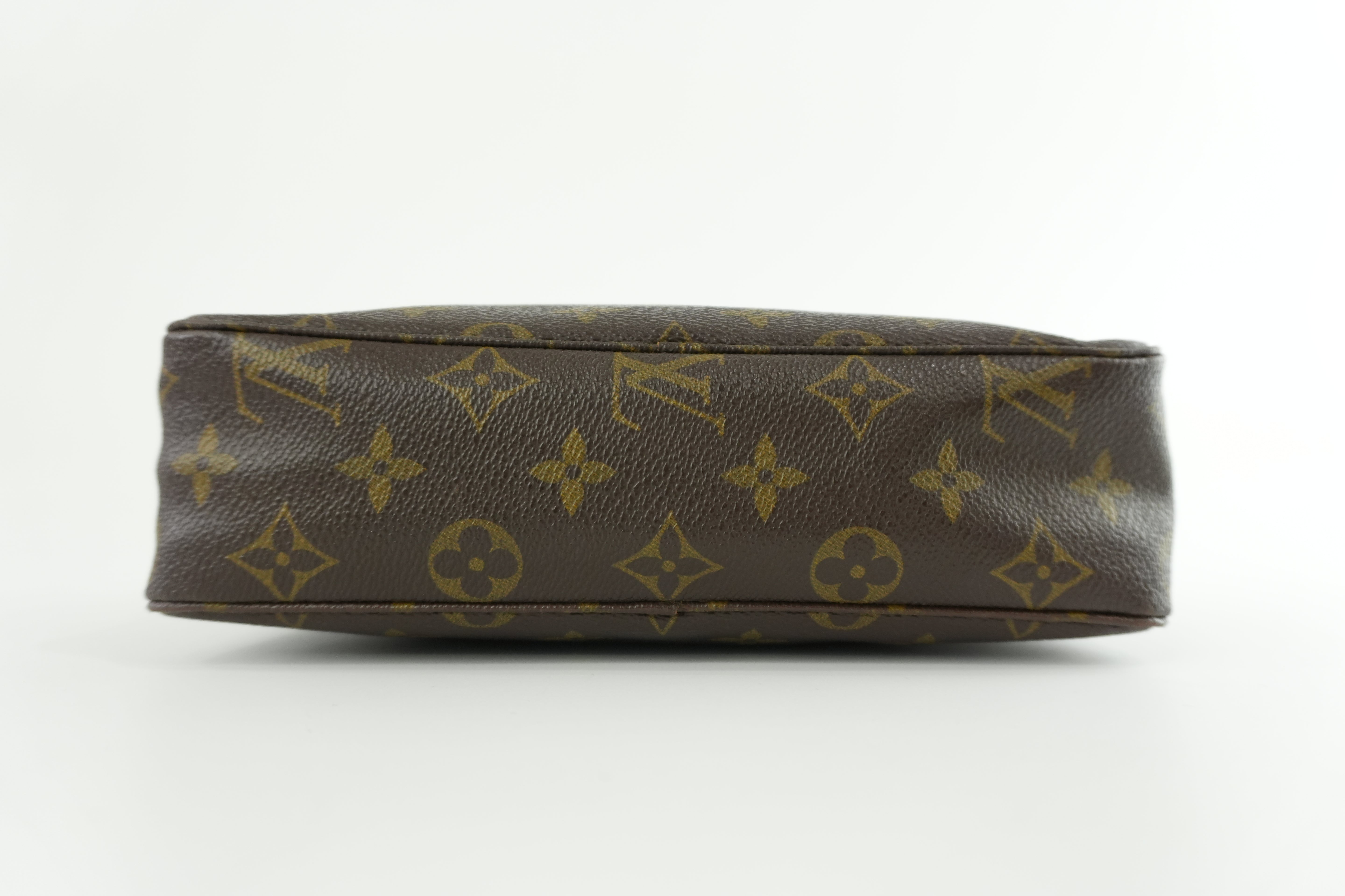 Pre-owned Louis Vuitton Monogram Trousse 23
