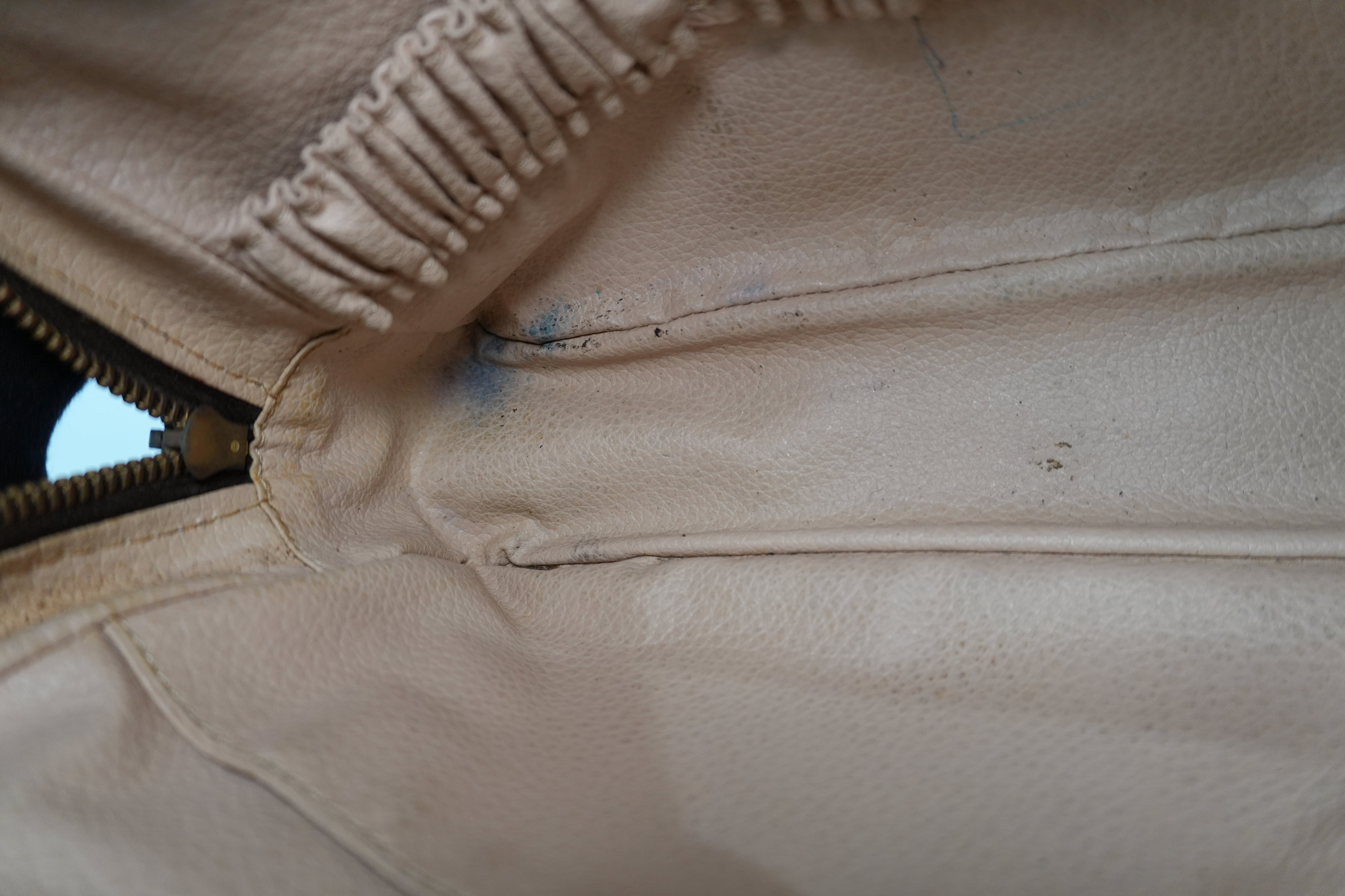 Pre-owned Louis Vuitton Monogram Trousse 23