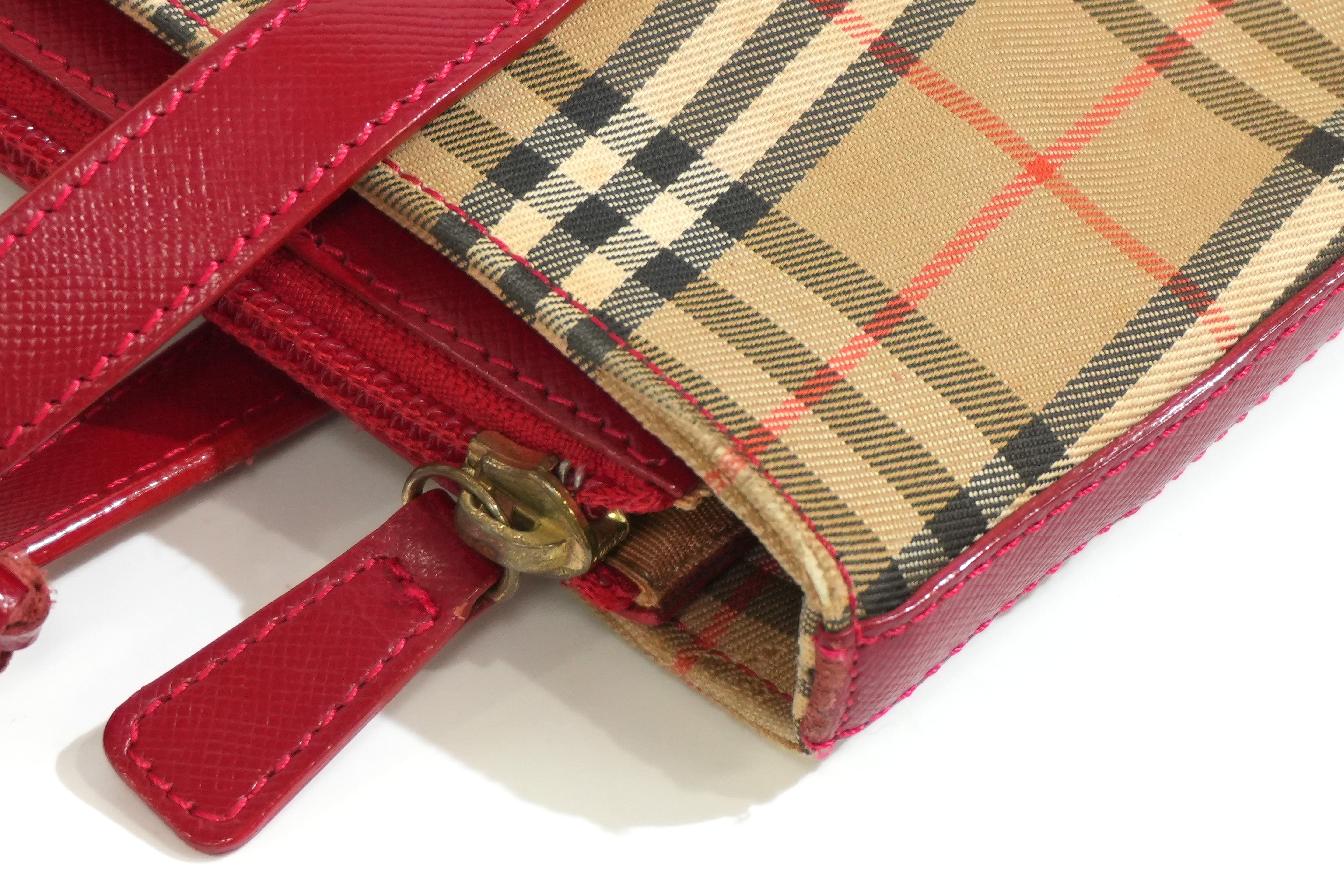 Pre-owned Burberry Haymarket Small Handbag Brown and Red