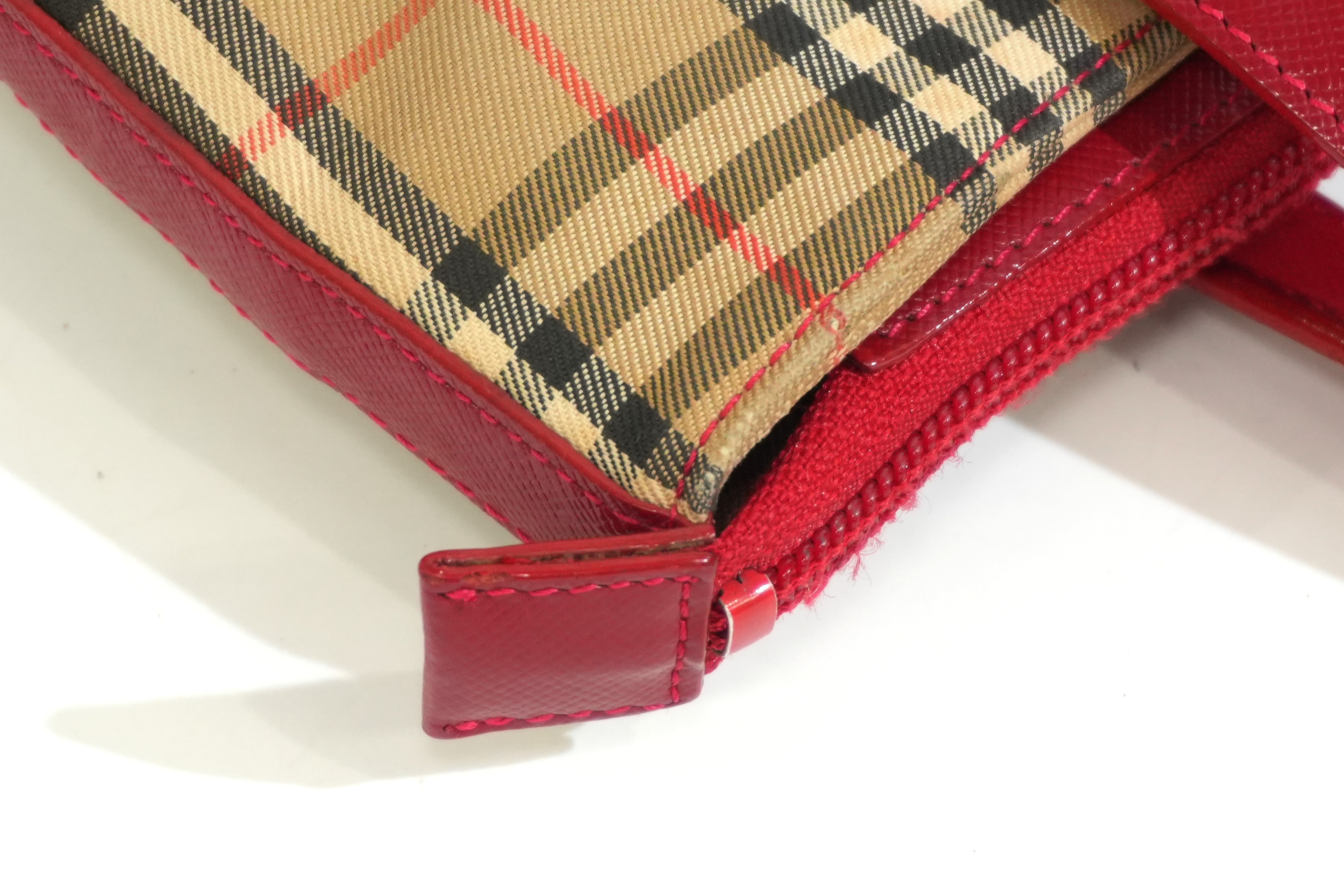 Pre-owned Burberry Haymarket Small Handbag Brown and Red