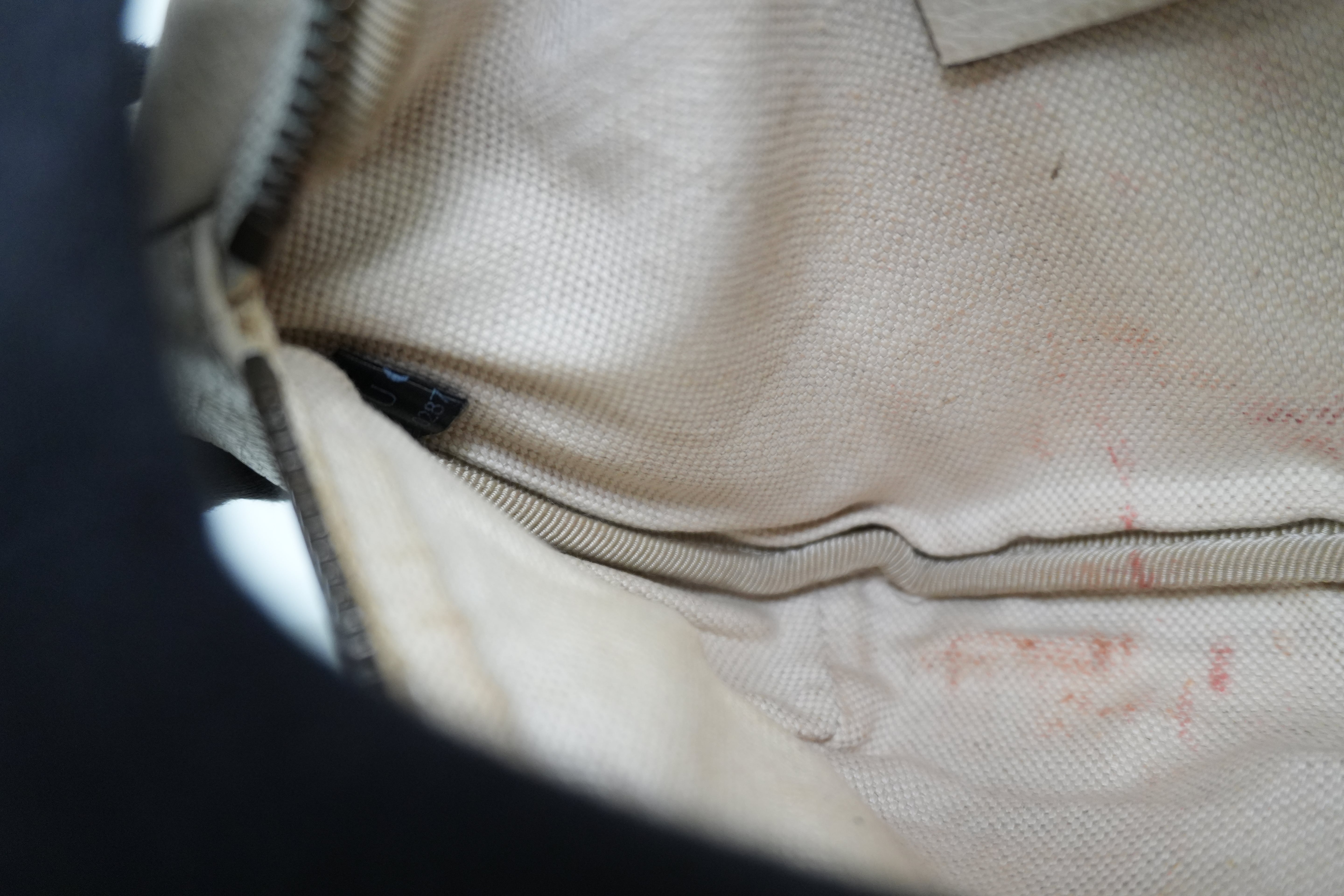 Pre-owned Gucci Small Body Bag White