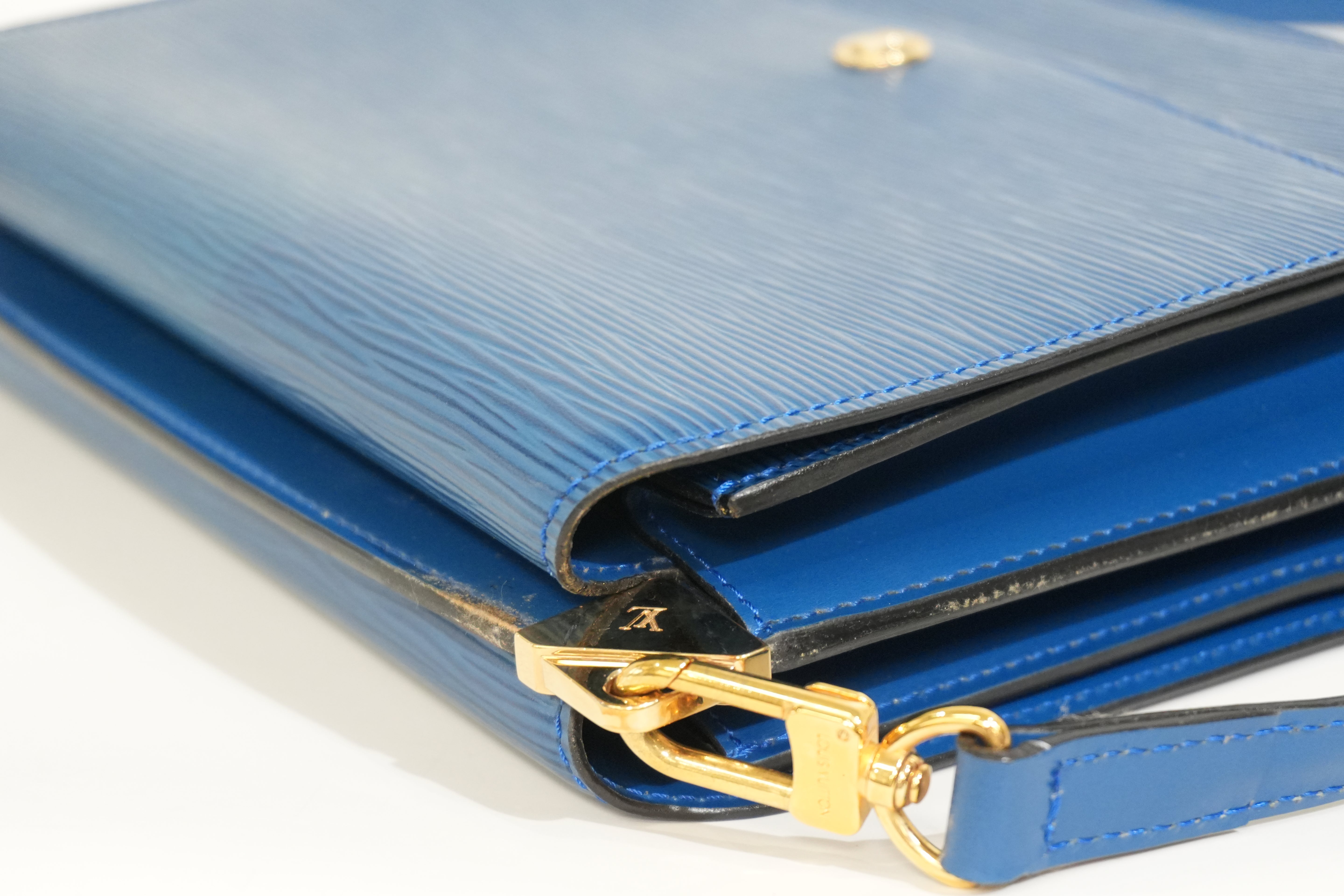Pre-owned Louis Vuitton Epi Grenelle Crossbody Bag Blue