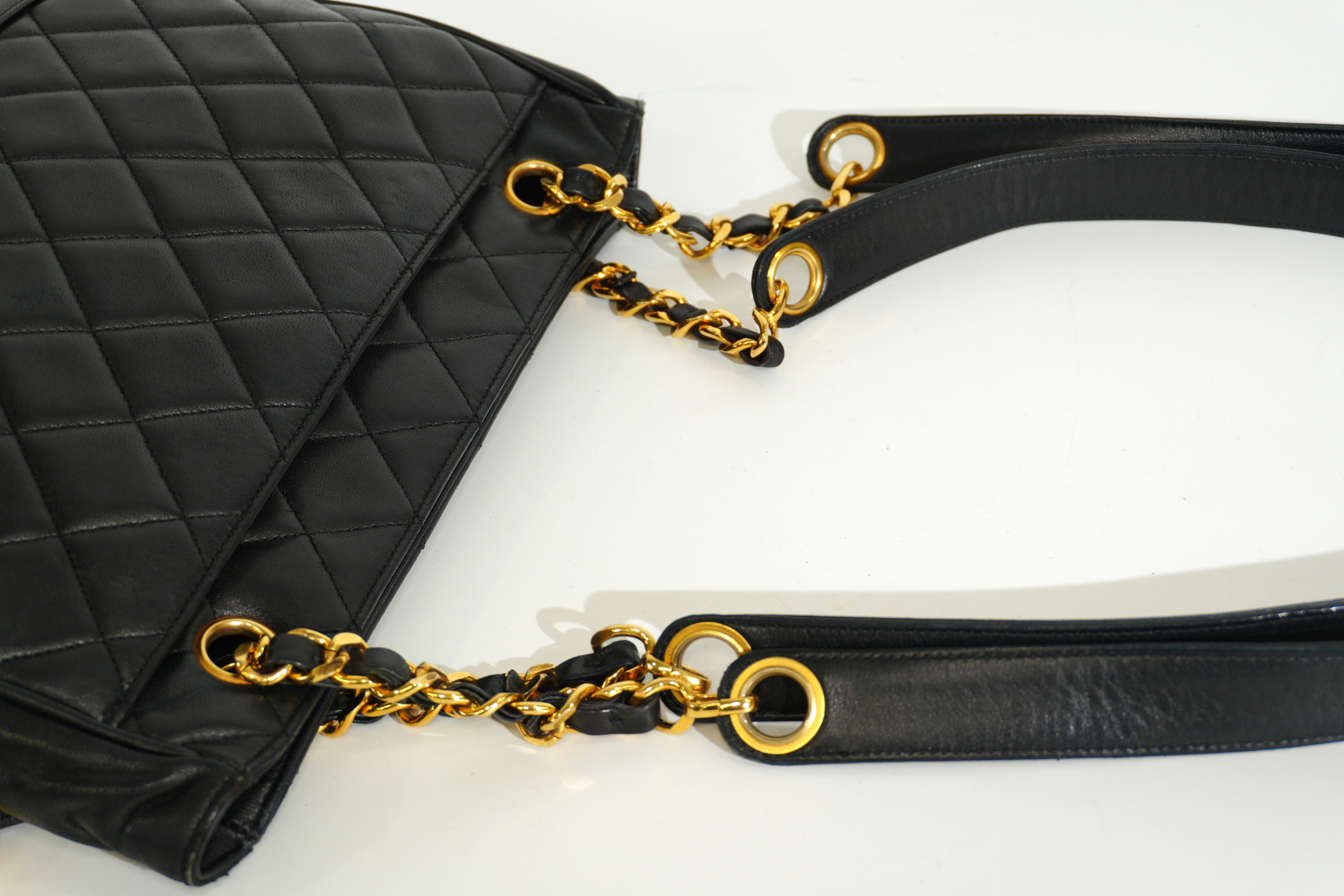 Pre-owned Chanel Lambskin Leather Shoulder Bag Black