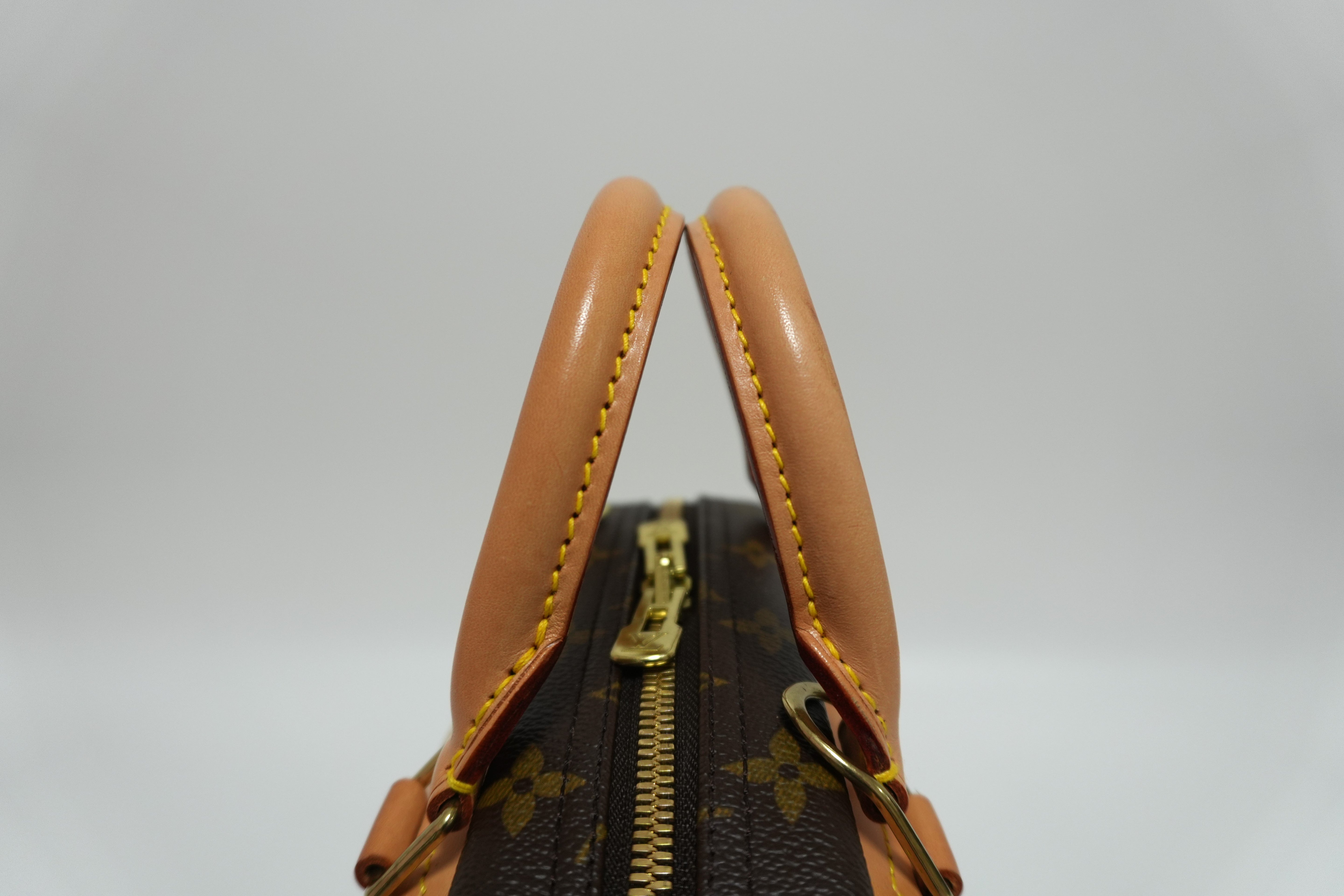 Pre-Owned Burberry Haymarket Check Hartham Crossbody Bag
