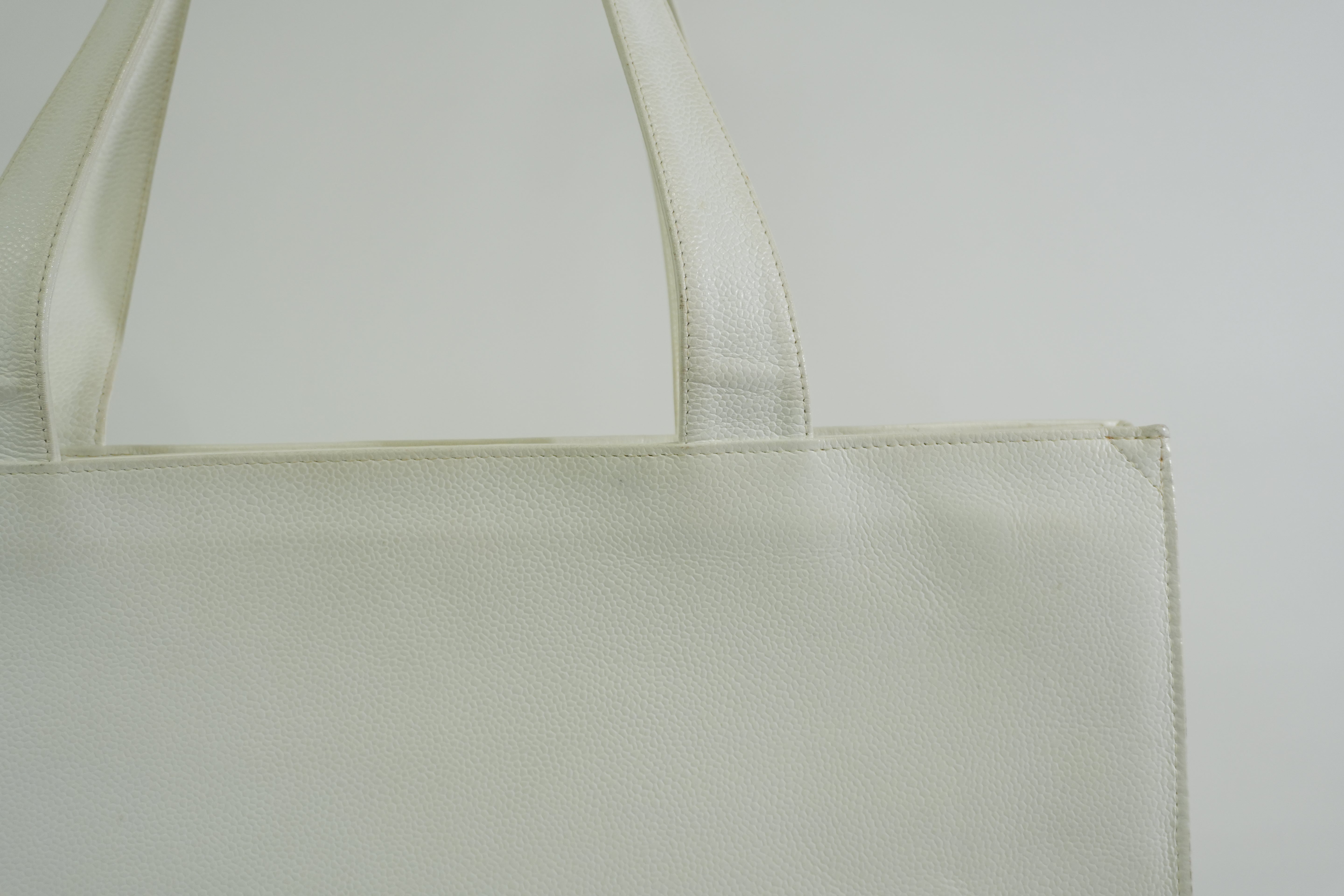 Pre-owned Chanel Caviar Skin Leather Tote Bag White