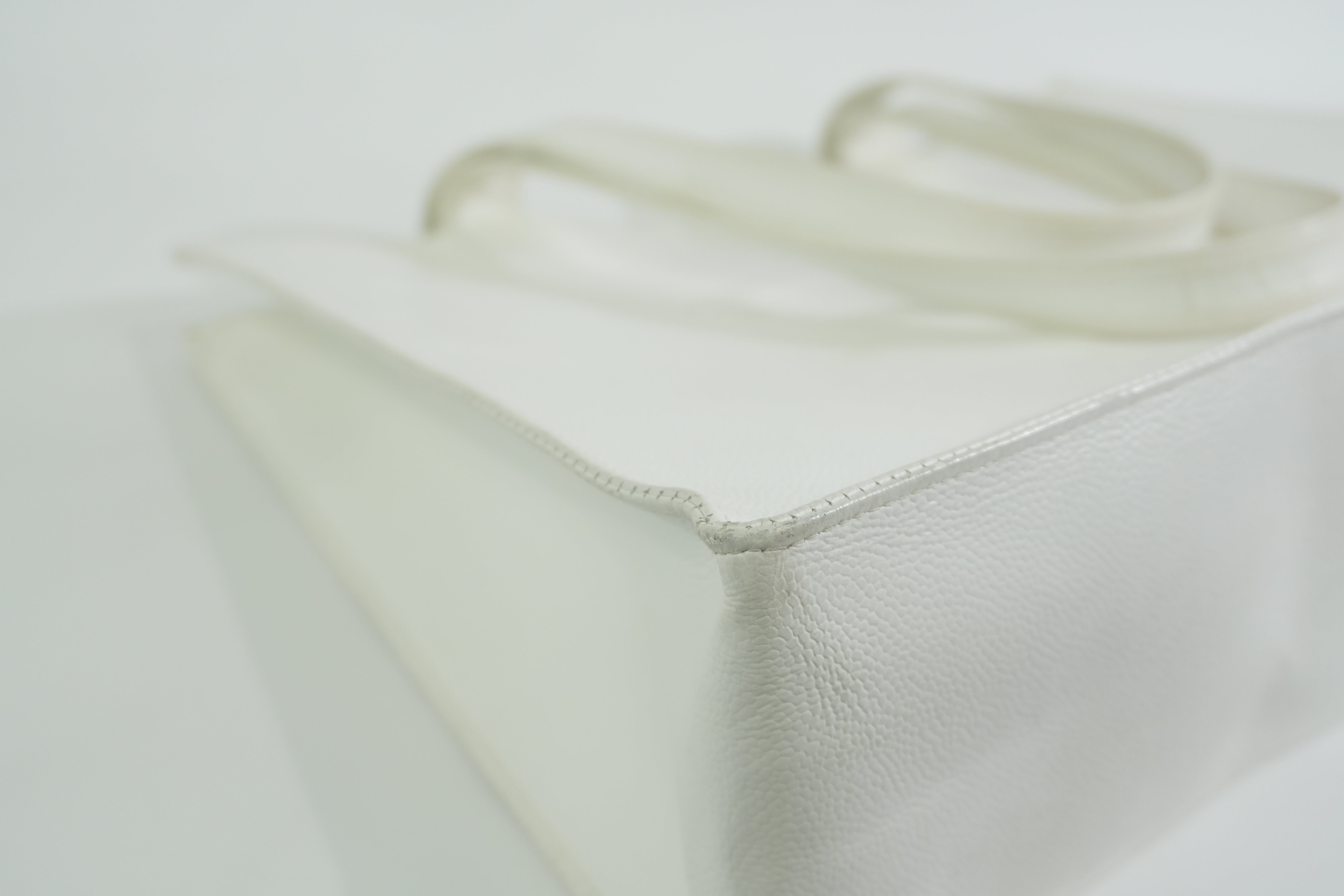 Pre-owned Chanel Caviar Skin Leather Tote Bag White