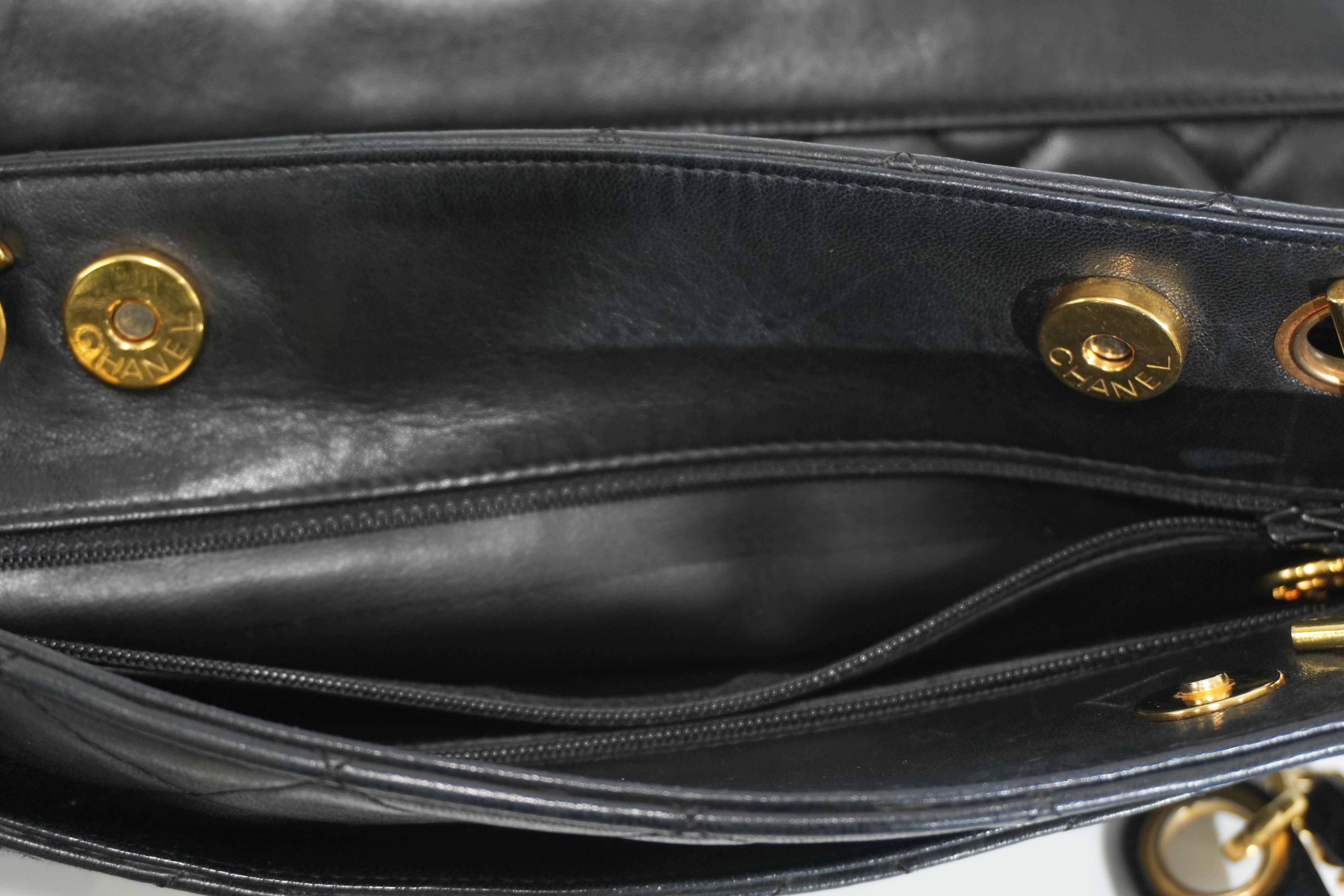 Pre-owned Chanel Lambskin Leather Shoulder Bag Black