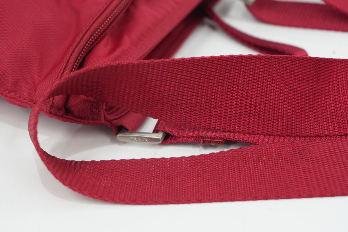 Pre-Owned Prada Nylon Crossbody Bag Red