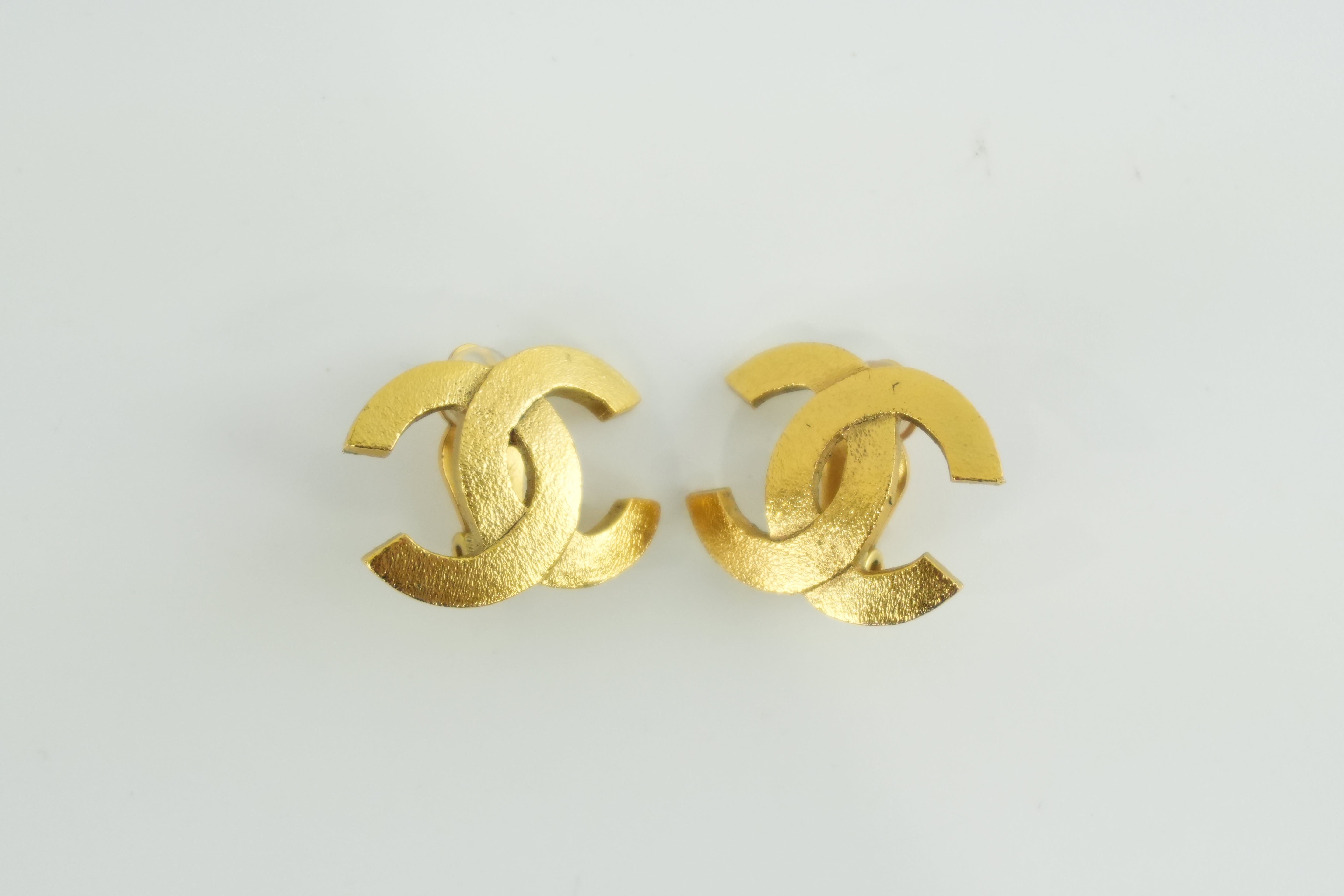 Chanel Clip on Earrings Gold Tone Used
