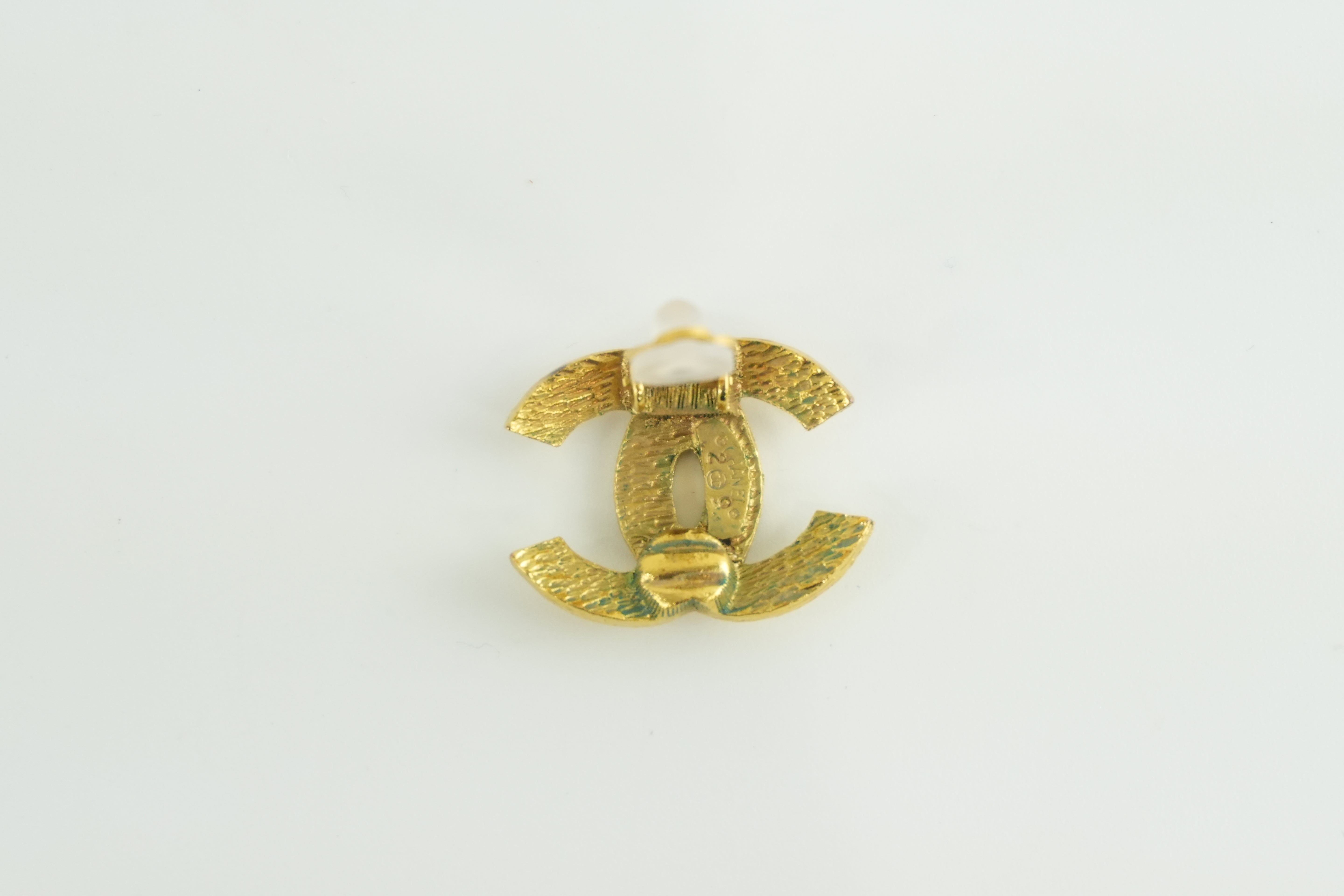 Chanel Clip on Earrings Gold Tone Used