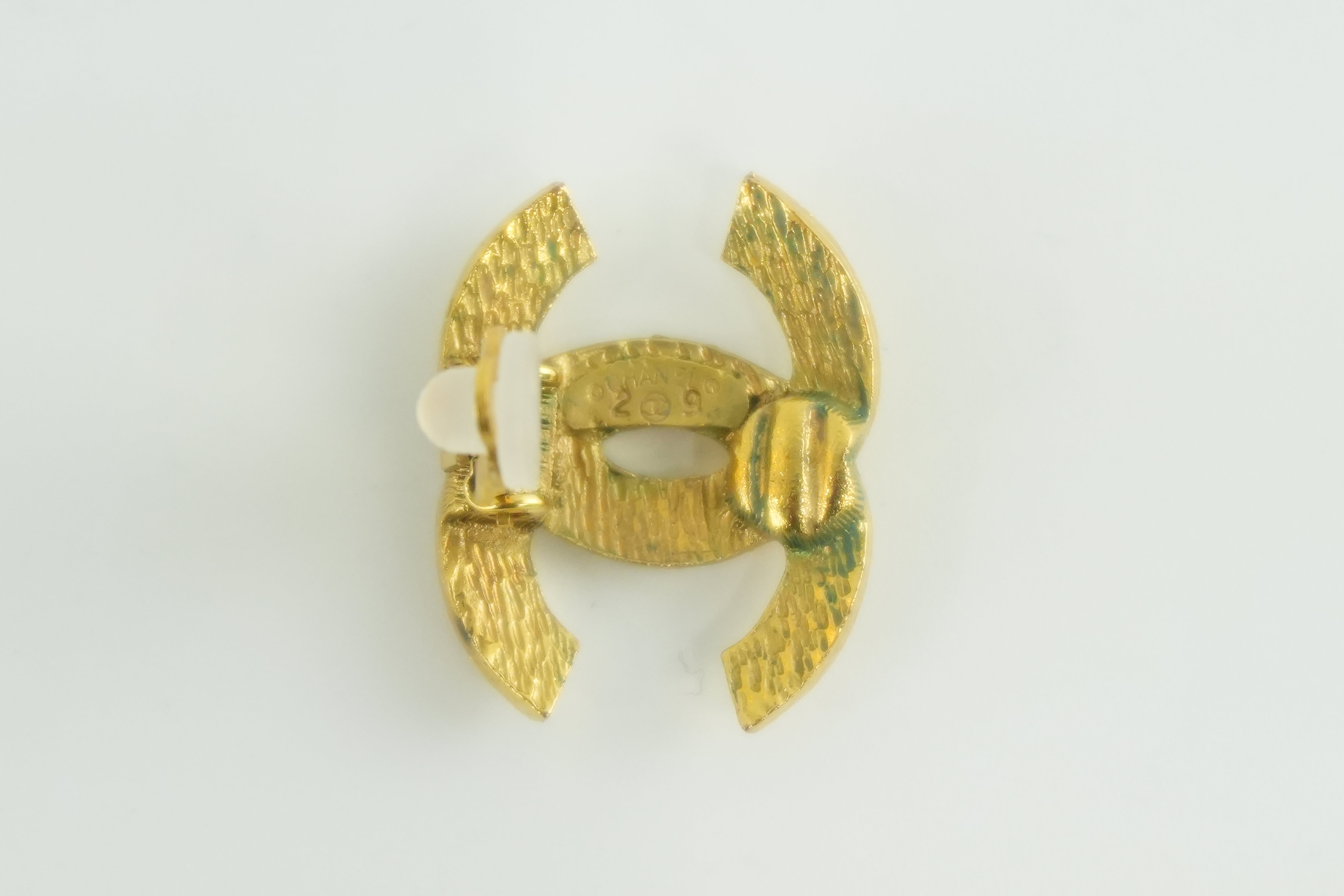 Chanel Clip on Earrings Gold Tone Used