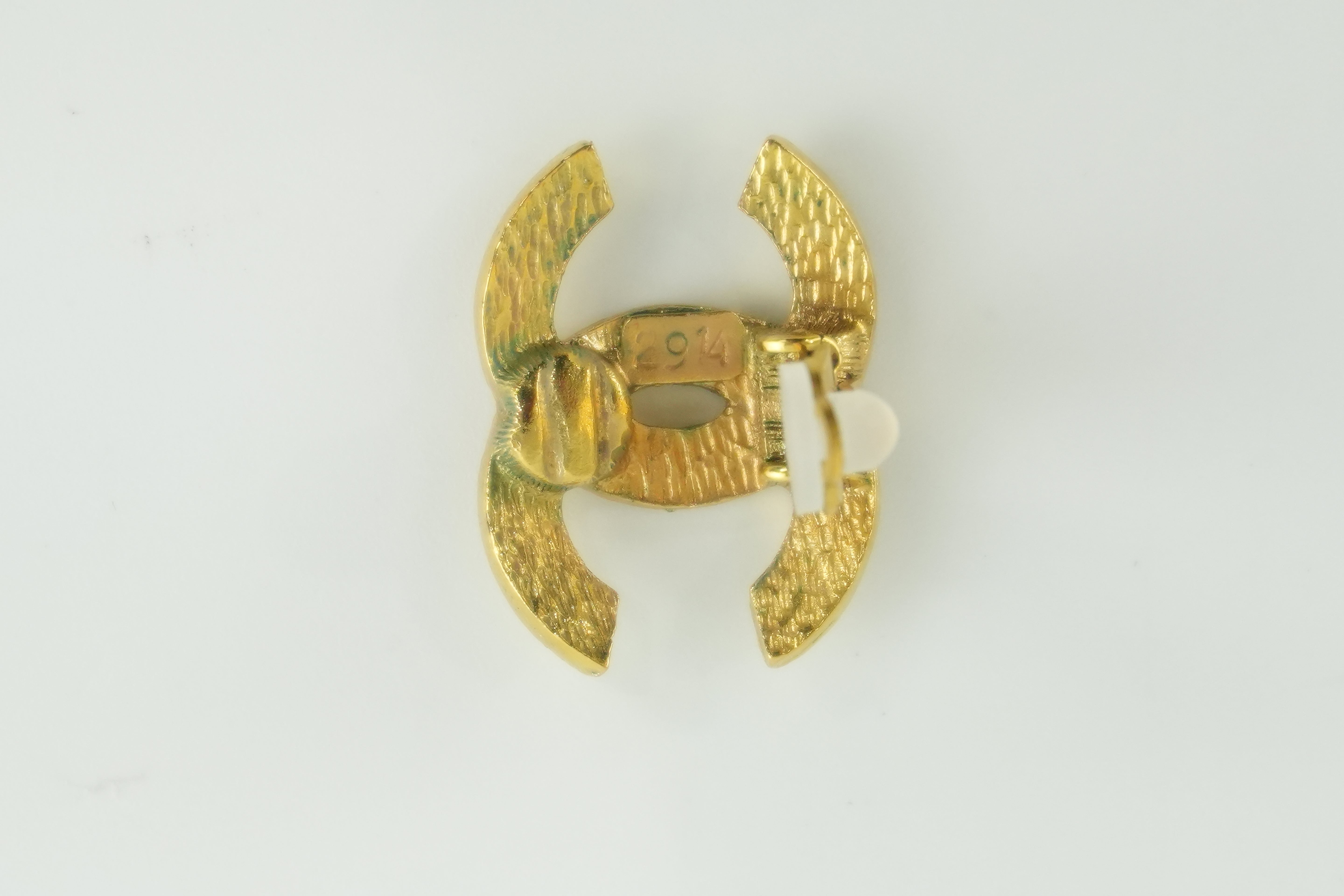 Chanel Clip on Earrings Gold Tone Used