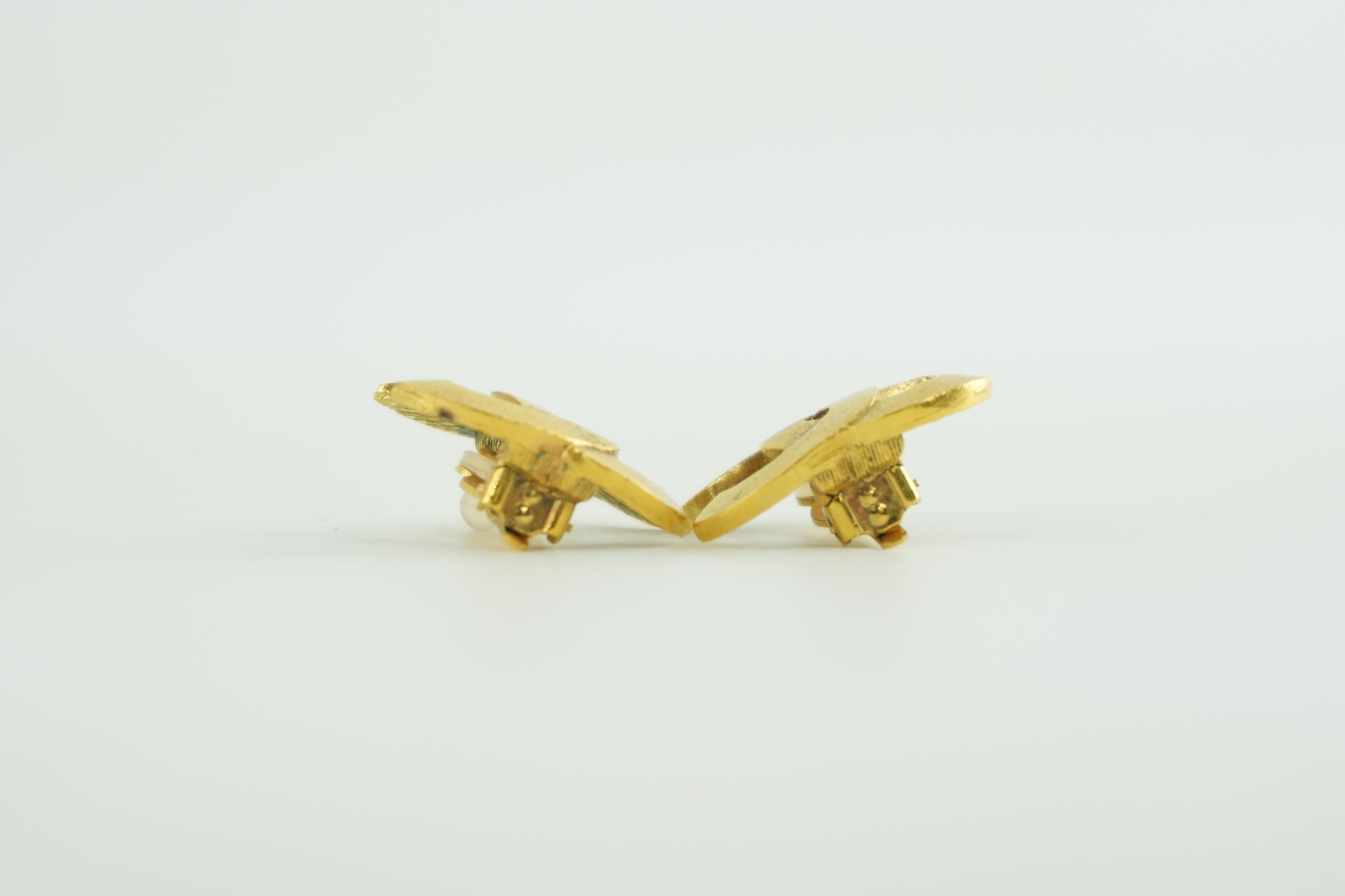 Chanel Clip on Earrings Gold Tone Used