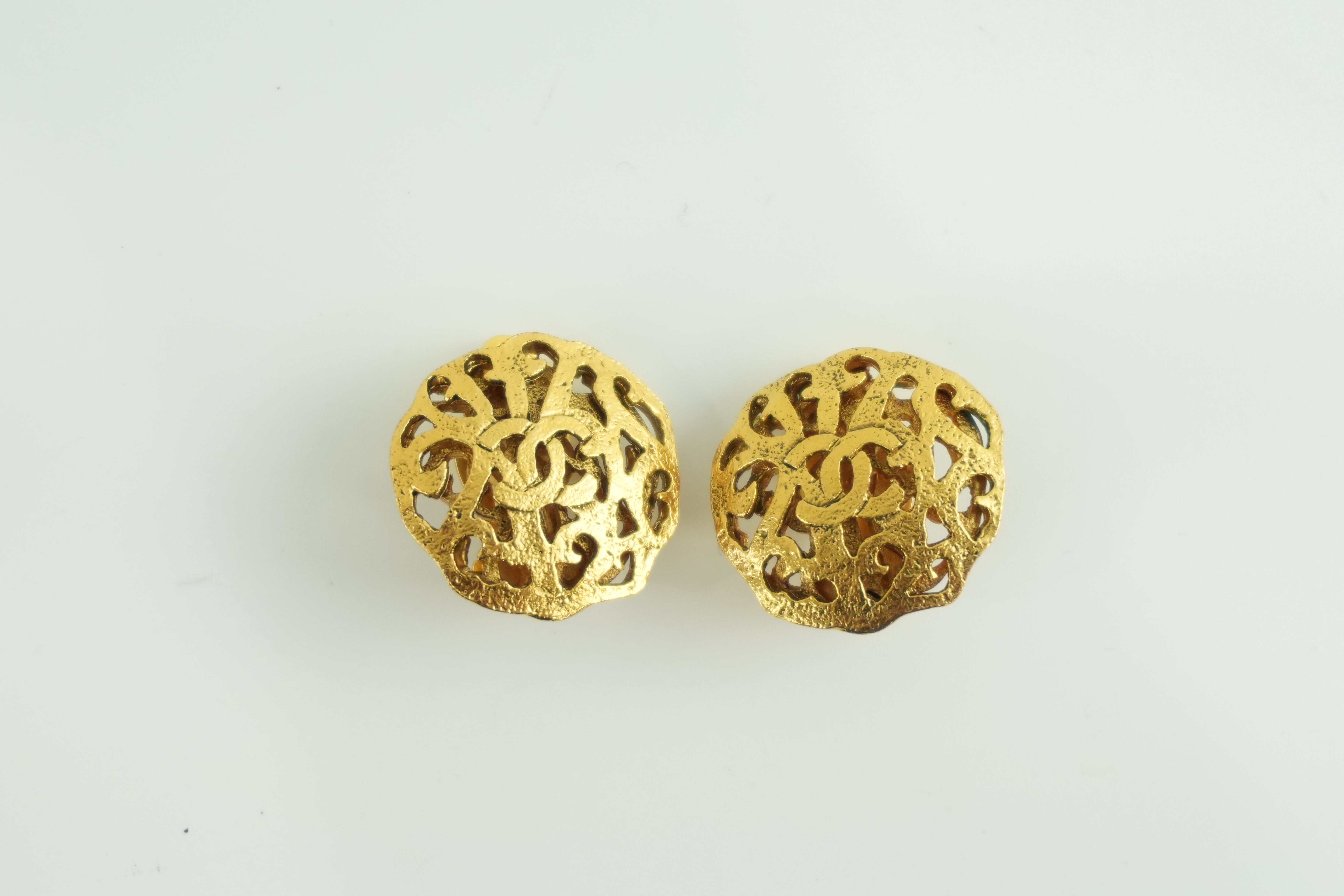 Chanel Clip on Earrings Gold Tone Used