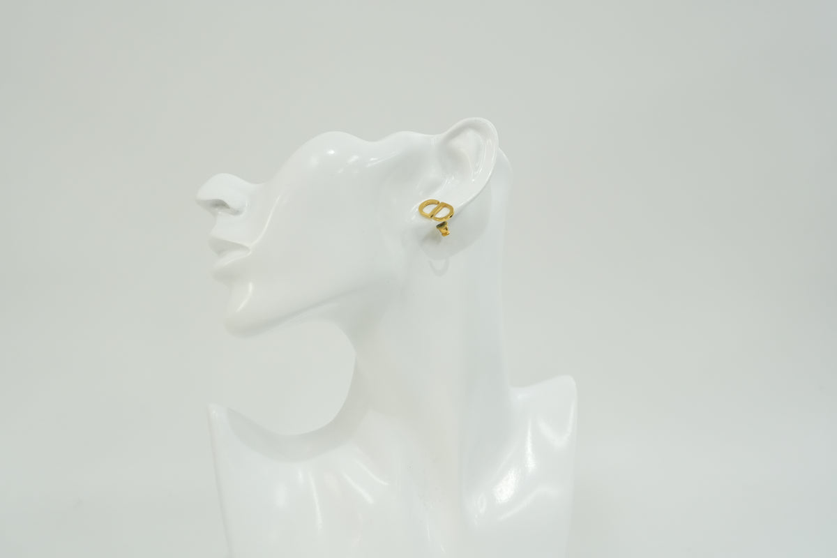 Pre-Owned Dior CD earrings Gold