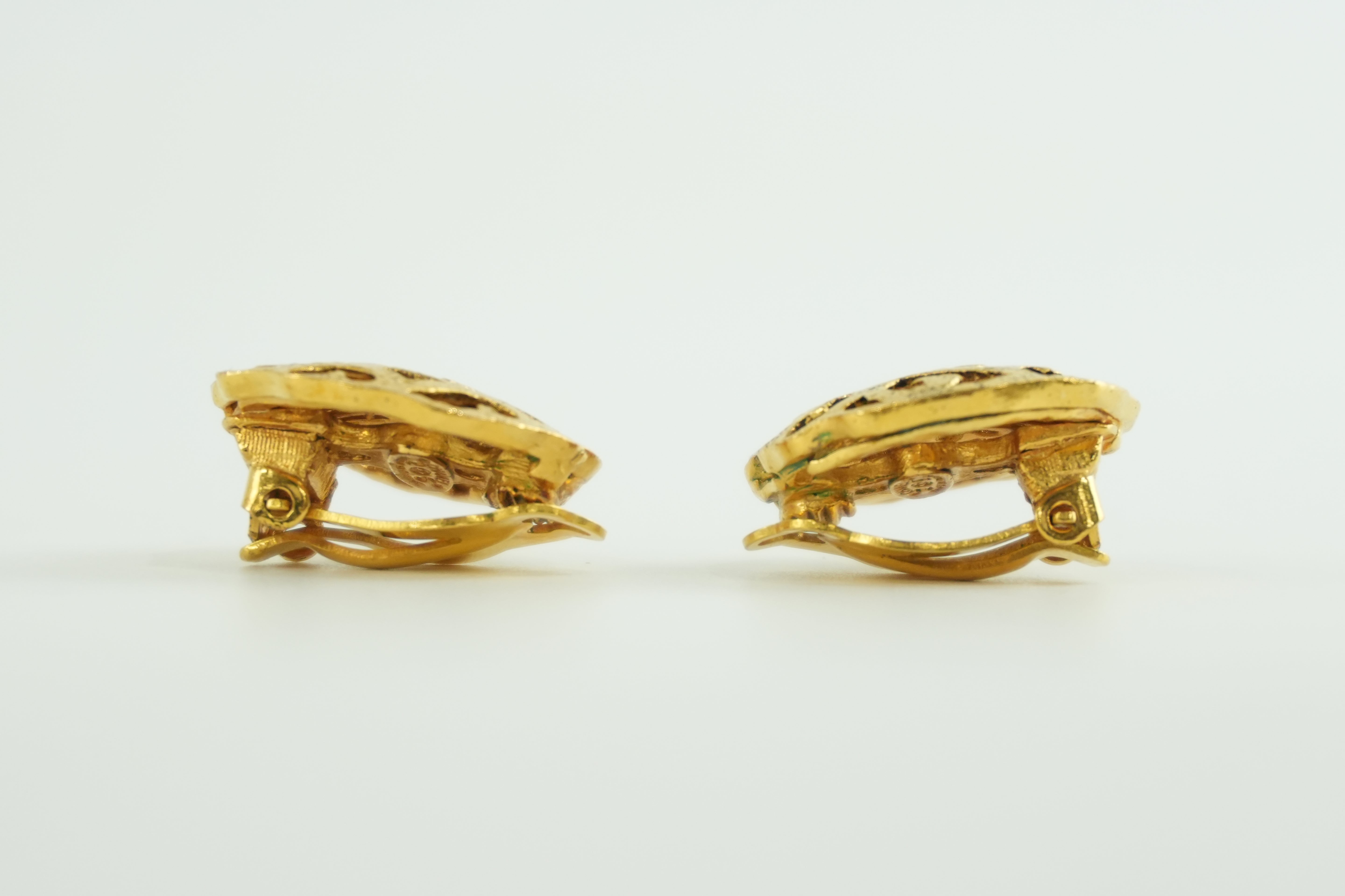 Chanel Clip on Earrings Gold Tone Used