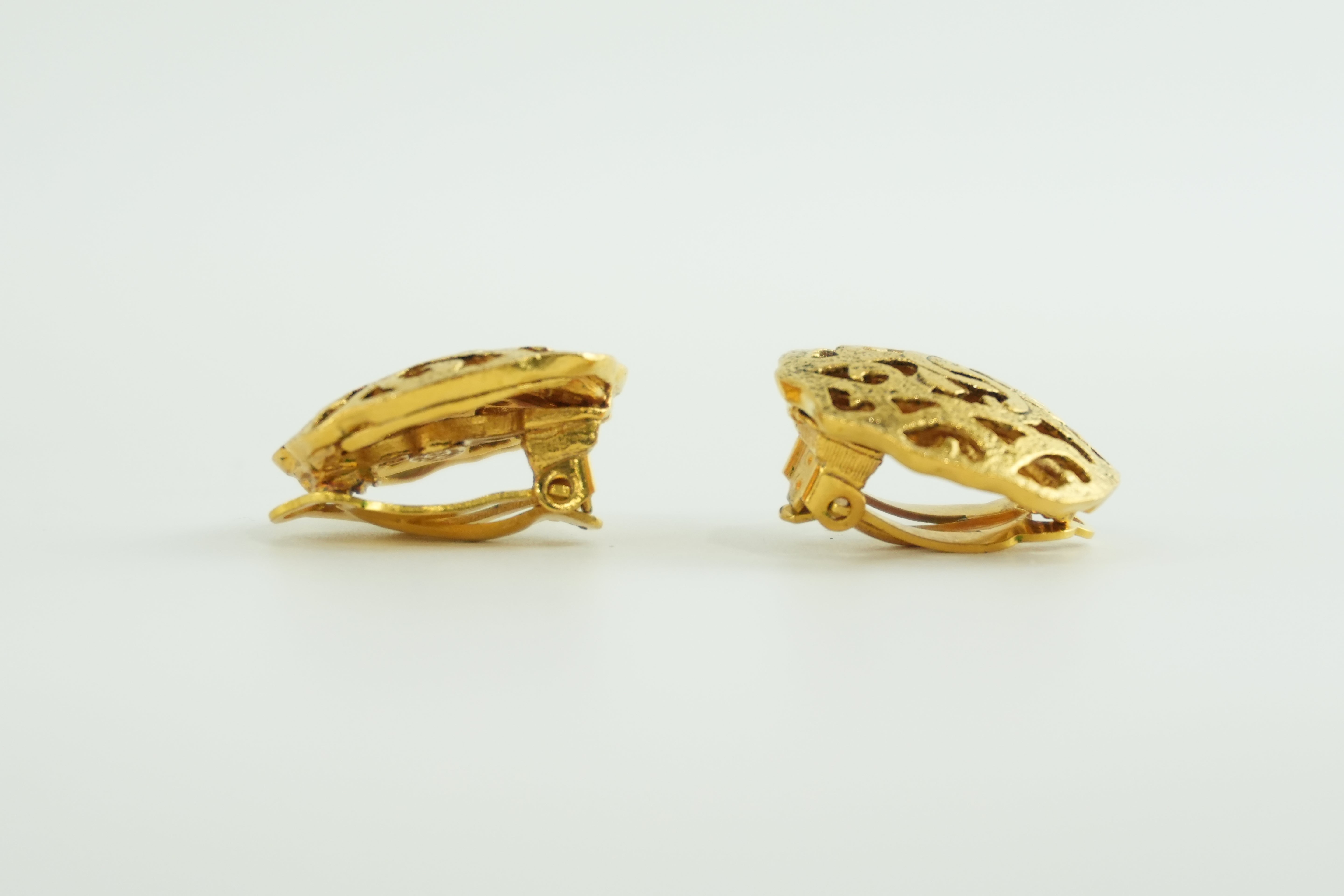 Chanel Clip on Earrings Gold Tone Used