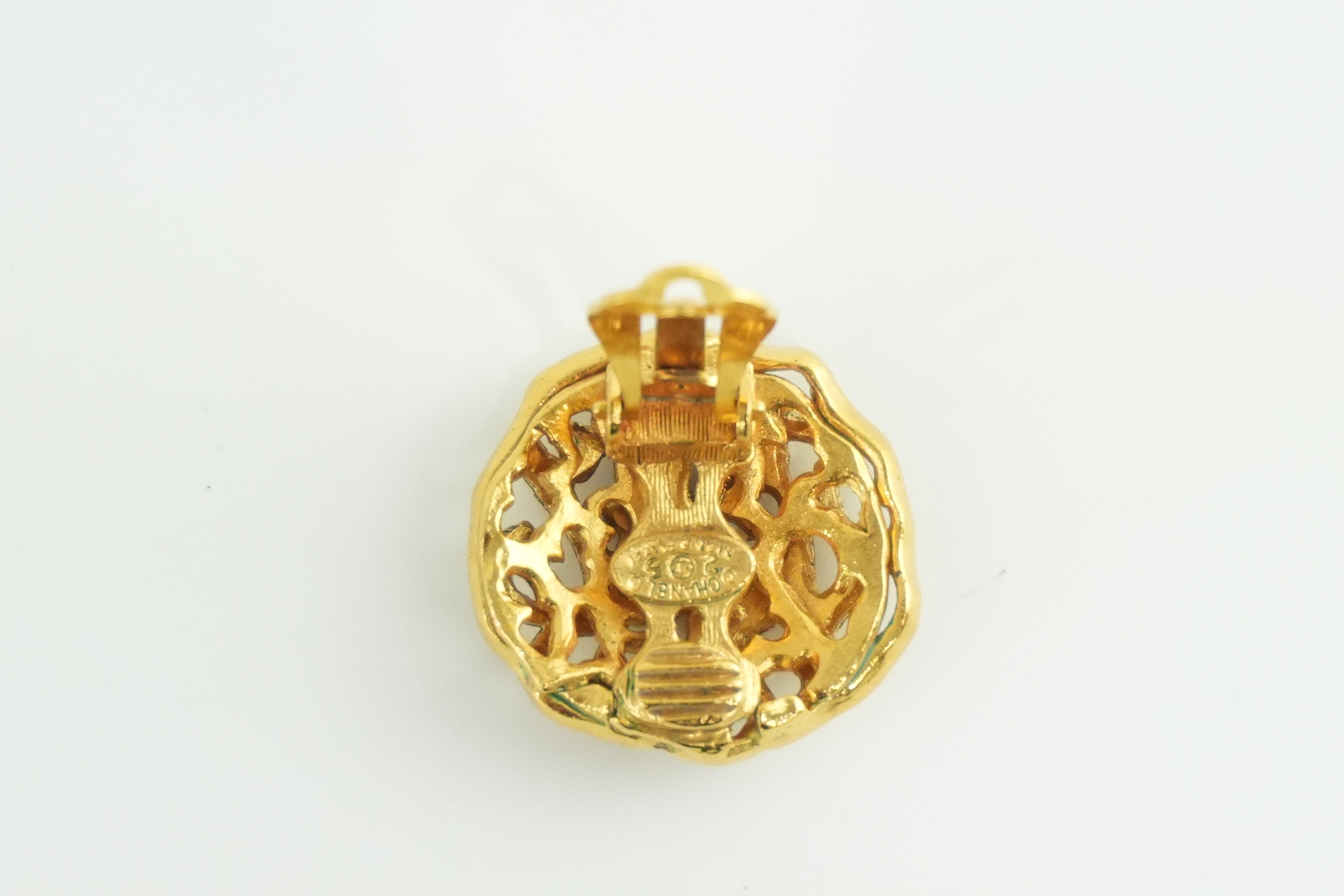 Chanel Clip on Earrings Gold Tone Used