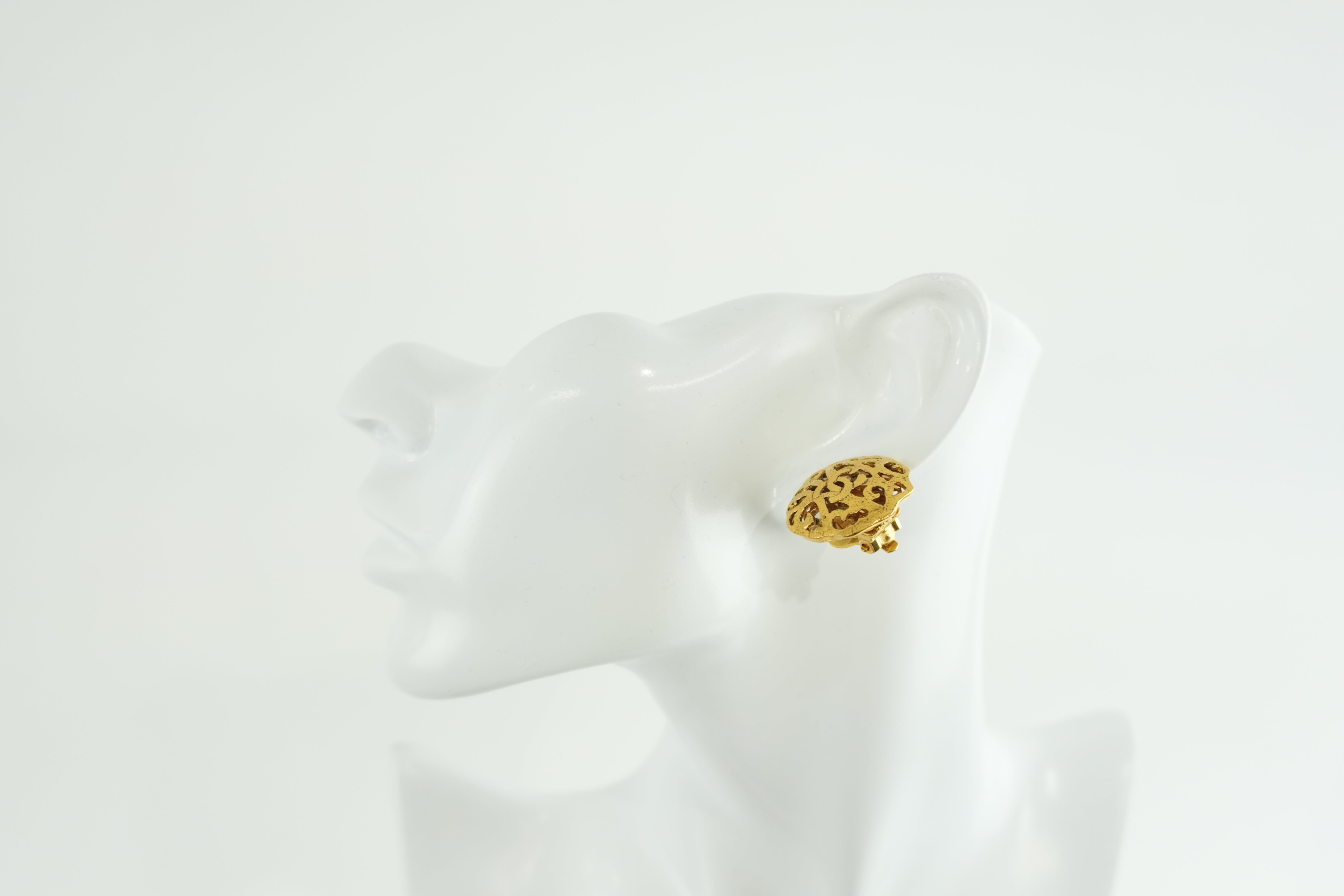 Chanel Clip on Earrings Gold Tone Used