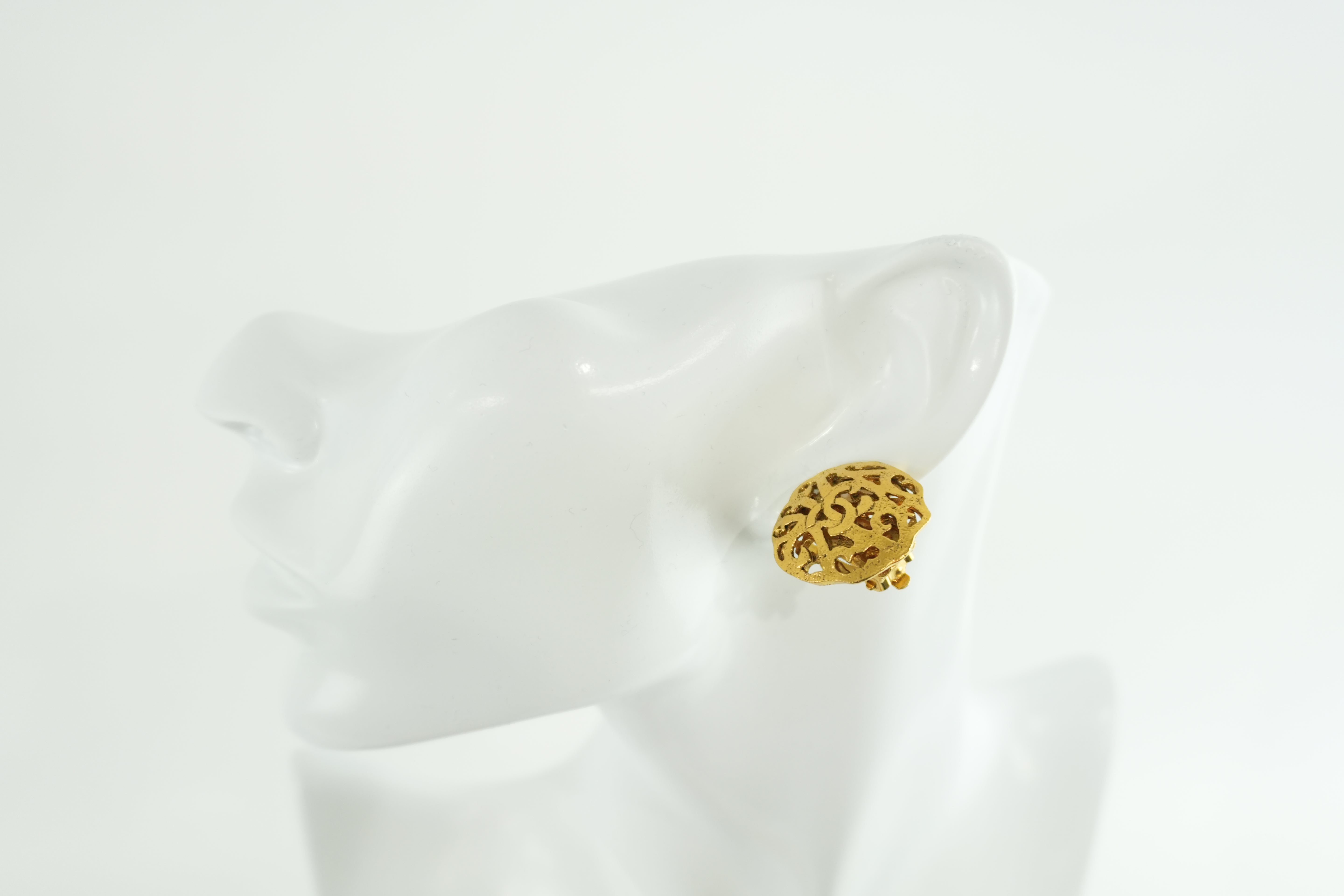 Chanel Clip on Earrings Gold Tone Used