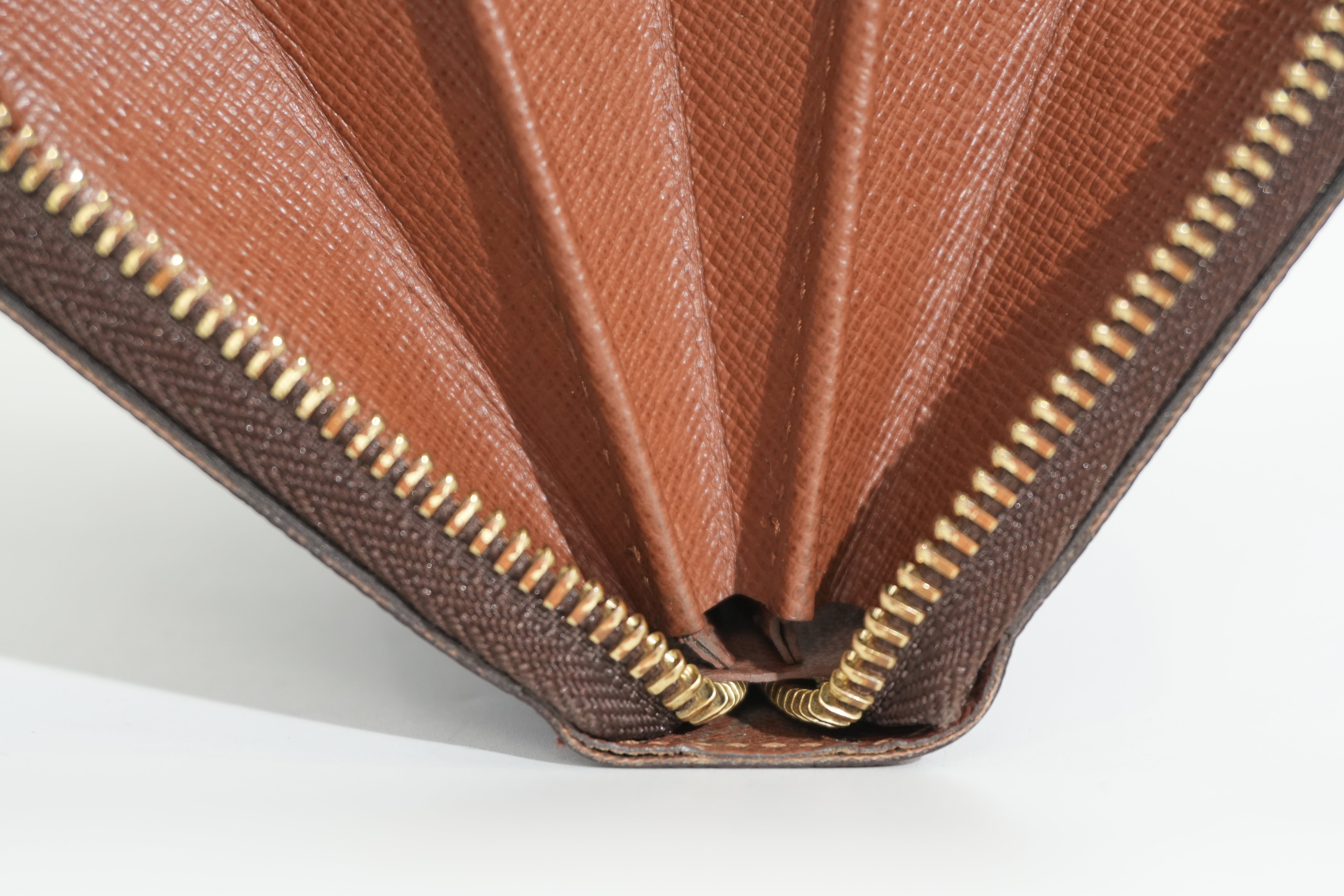 Pre-owned Louis Vuitton Monogram Zippy Wallet