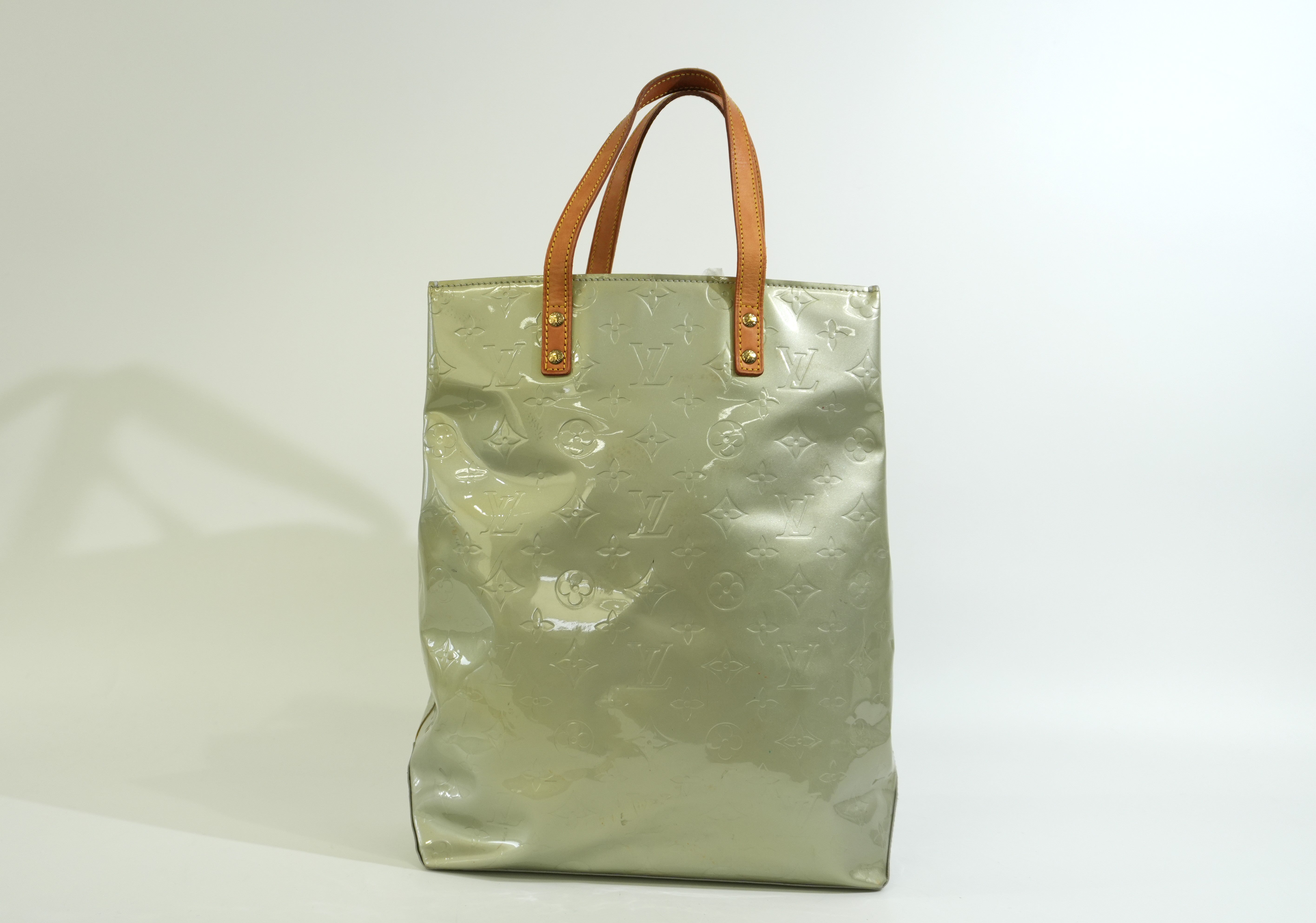 Pre-owned Louis Vuitton Vernis Reade MM Handbag Avocado Green