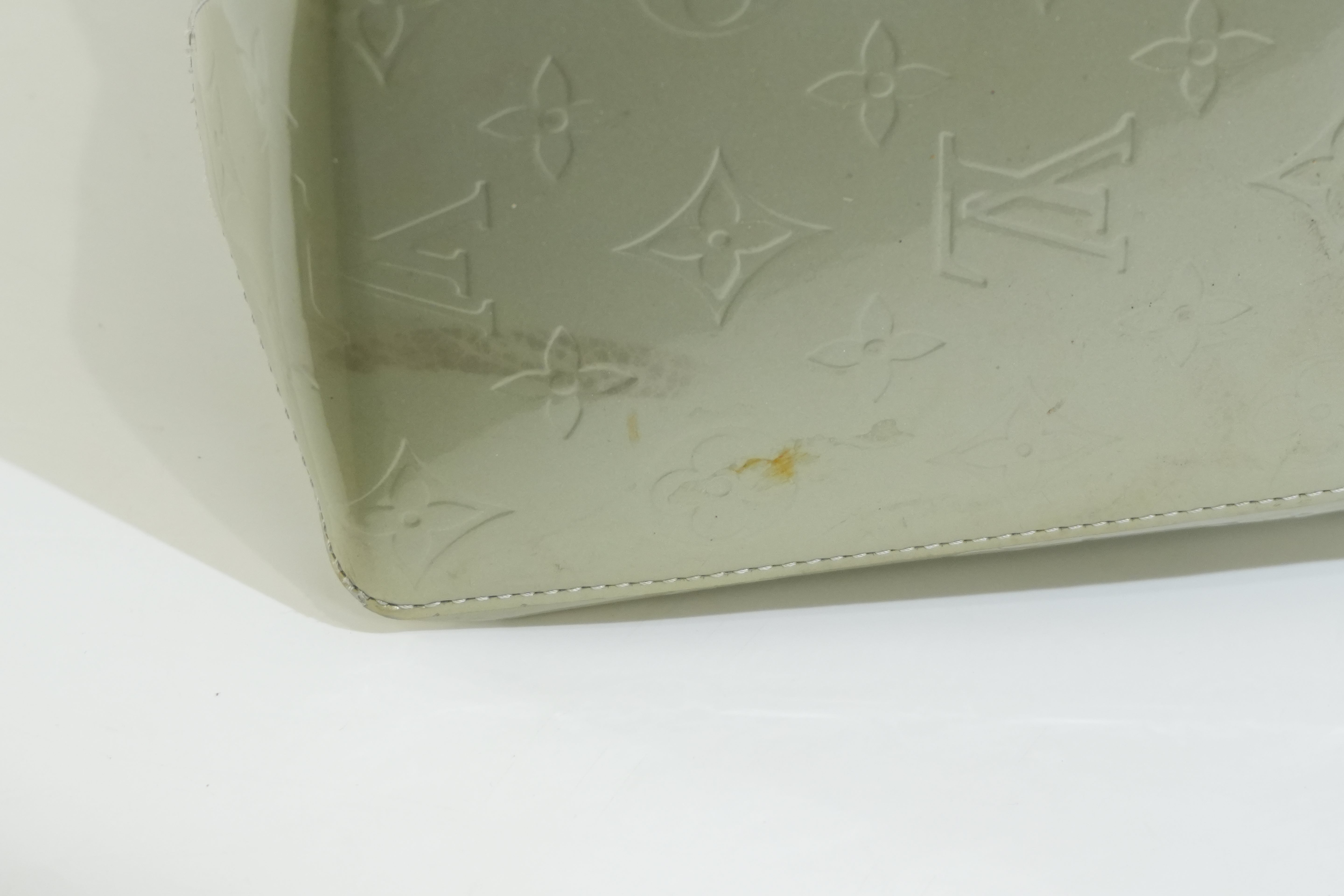 Pre-owned Louis Vuitton Vernis Reade MM Handbag Avocado Green
