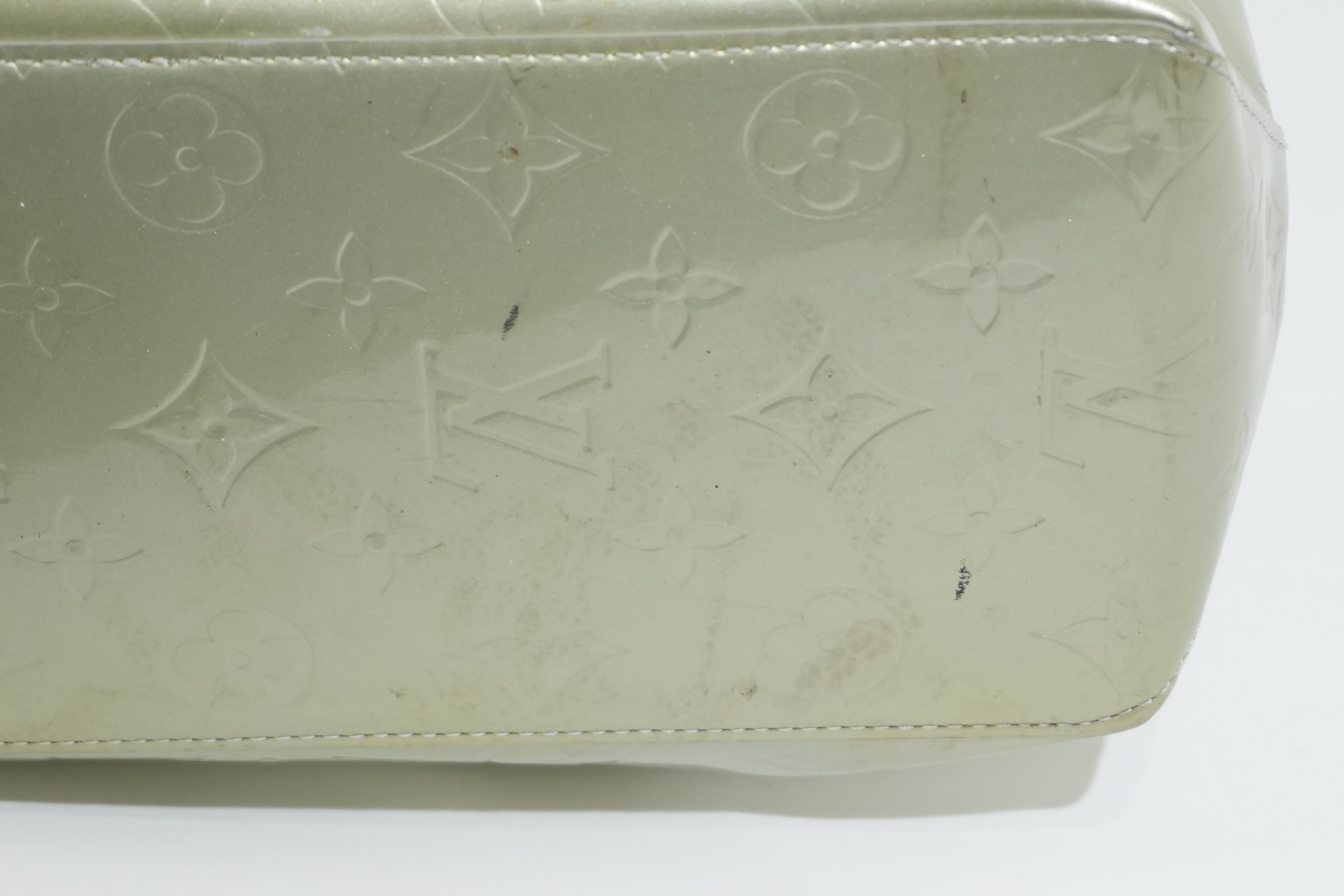 Pre-owned Louis Vuitton Vernis Reade MM Handbag Avocado Green