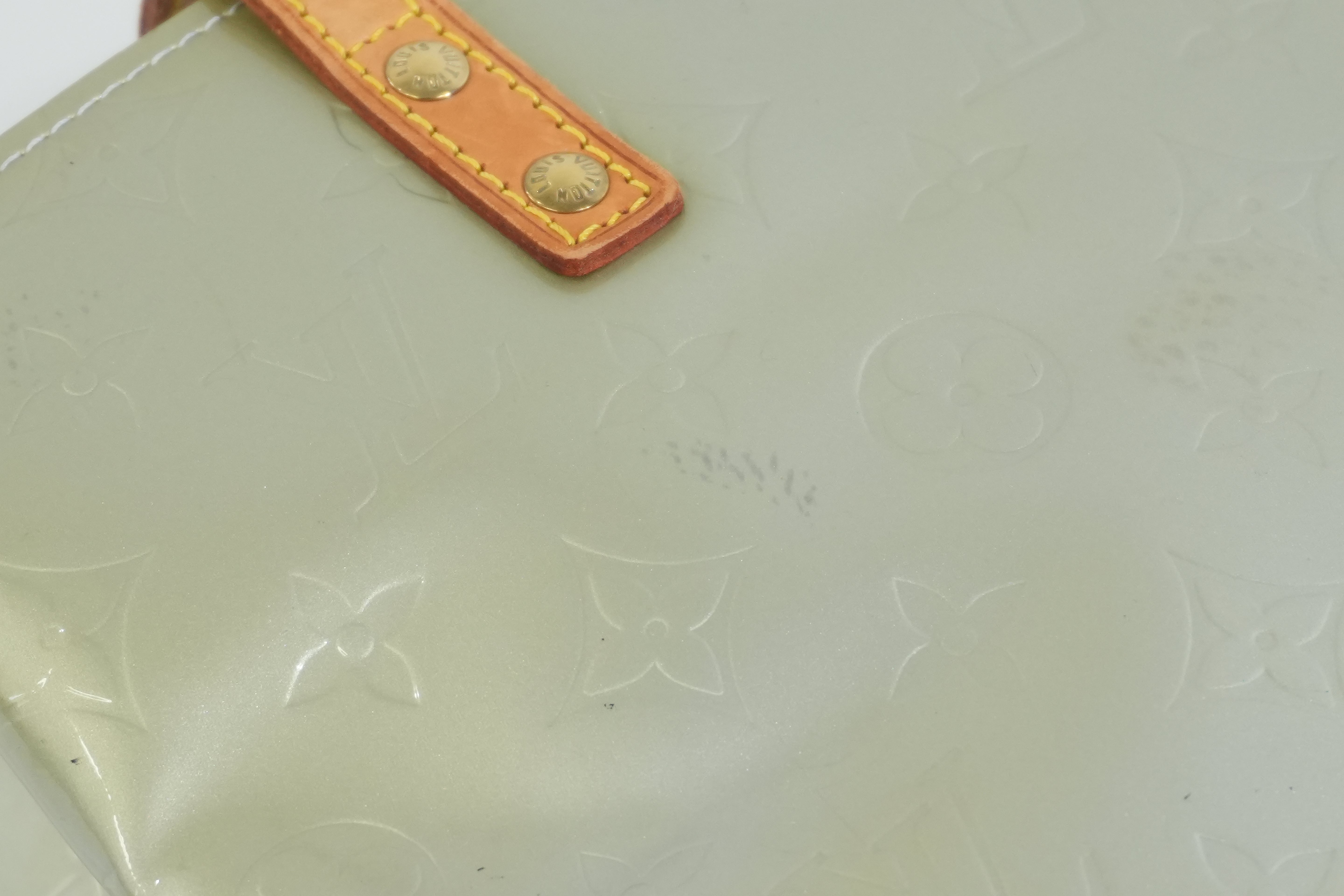 Pre-owned Louis Vuitton Vernis Reade MM Handbag Avocado Green