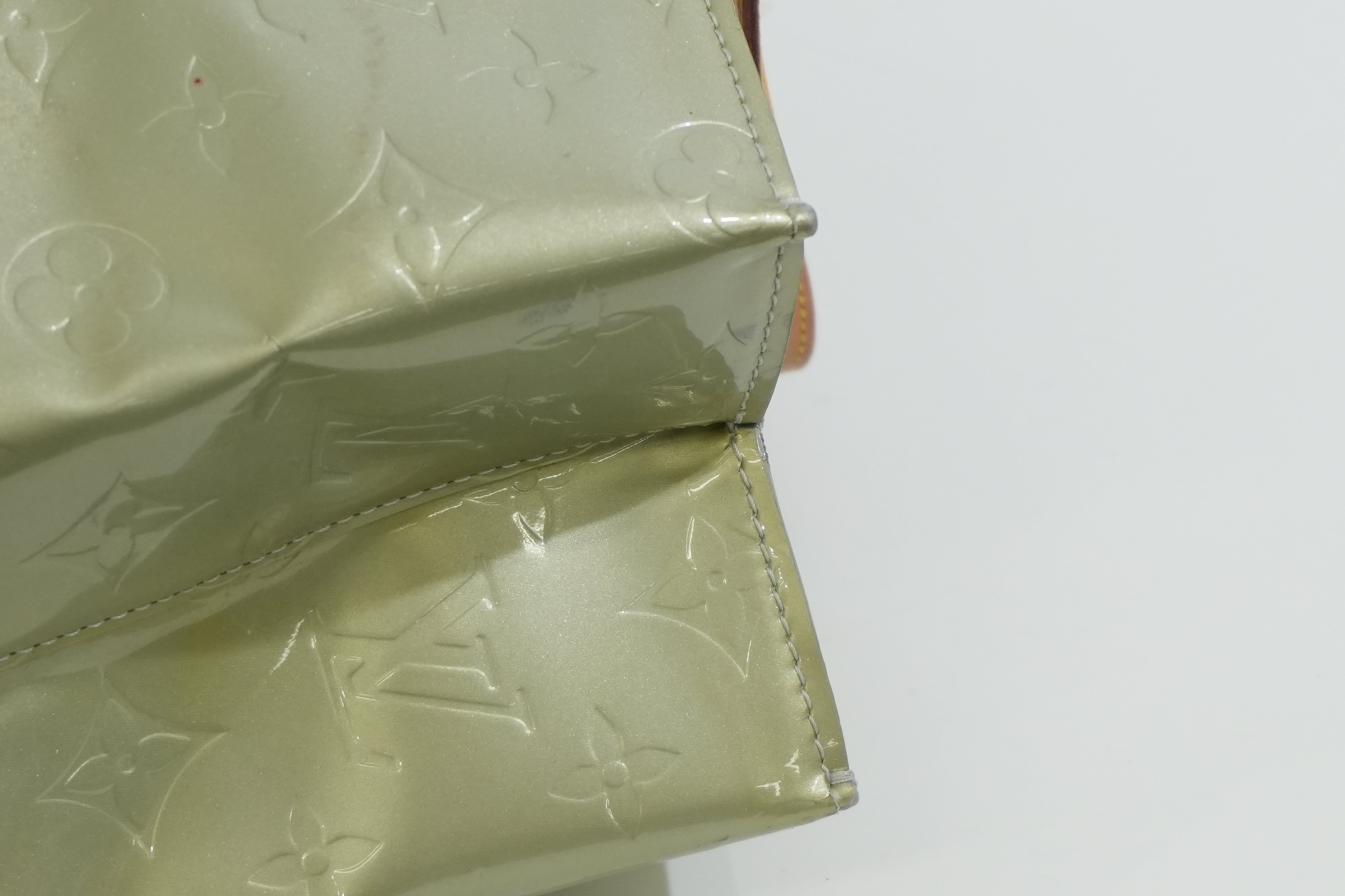 Pre-owned Louis Vuitton Vernis Reade MM Handbag Avocado Green
