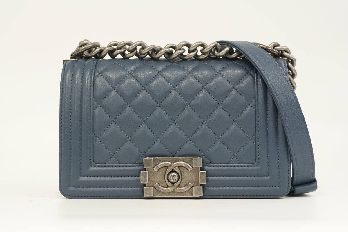 Pre-Owned Chanel Le Boy Crossbody Bag Blue