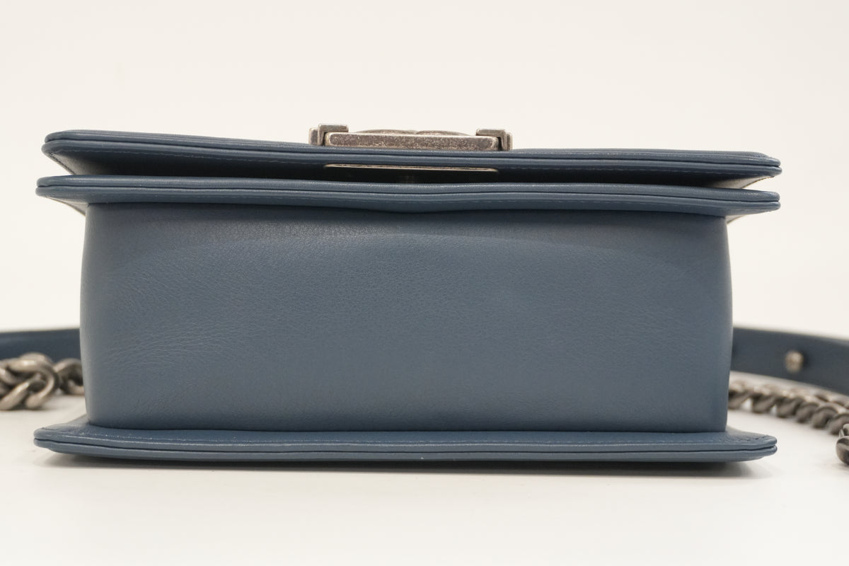Pre-Owned Chanel Le Boy Crossbody Bag Blue