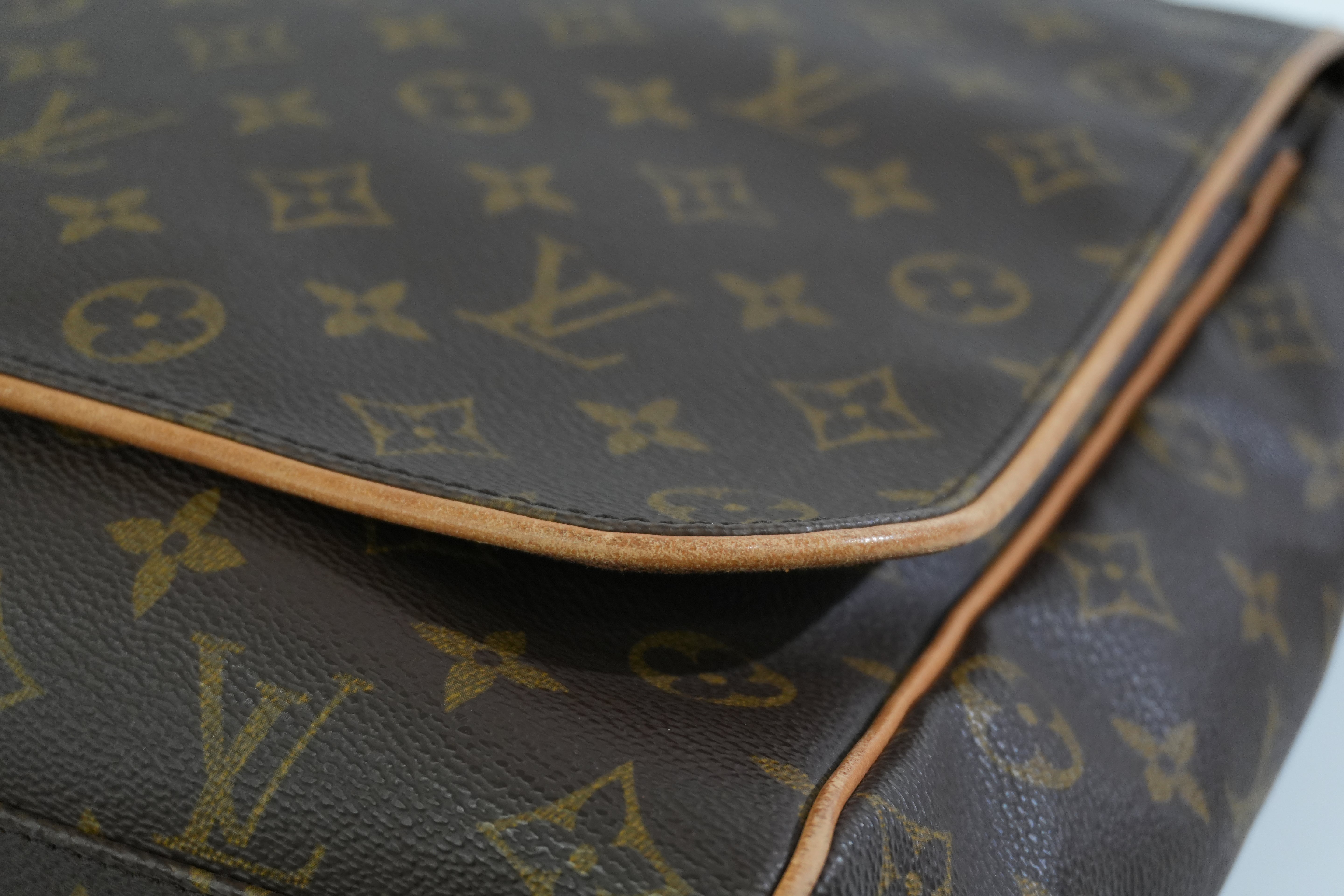 Pre-owned Louis Vuitton Monogram Abesses Messenger Bag