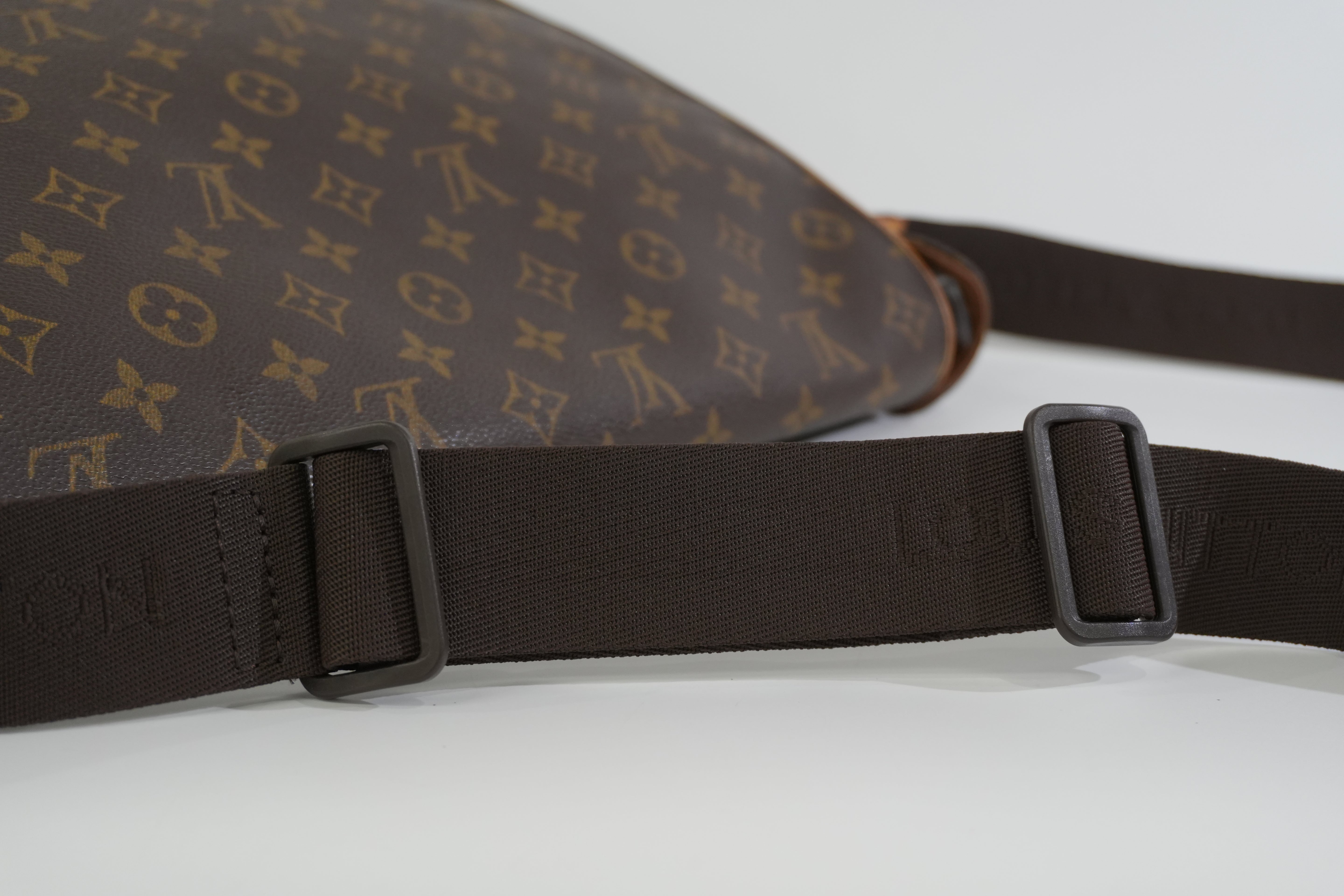 Pre-owned Louis Vuitton Monogram Abesses Messenger Bag