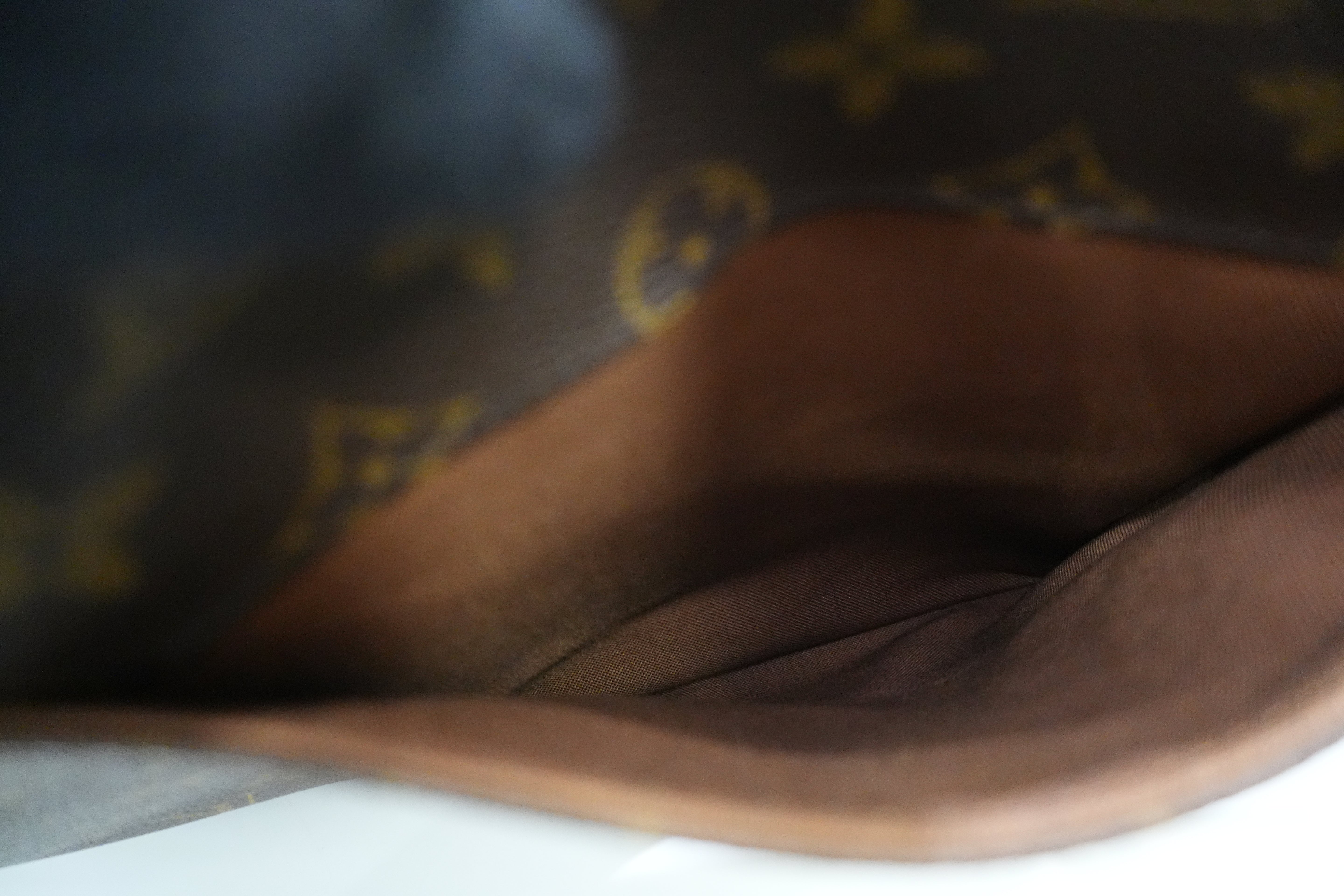 Pre-owned Louis Vuitton Monogram Abesses Messenger Bag