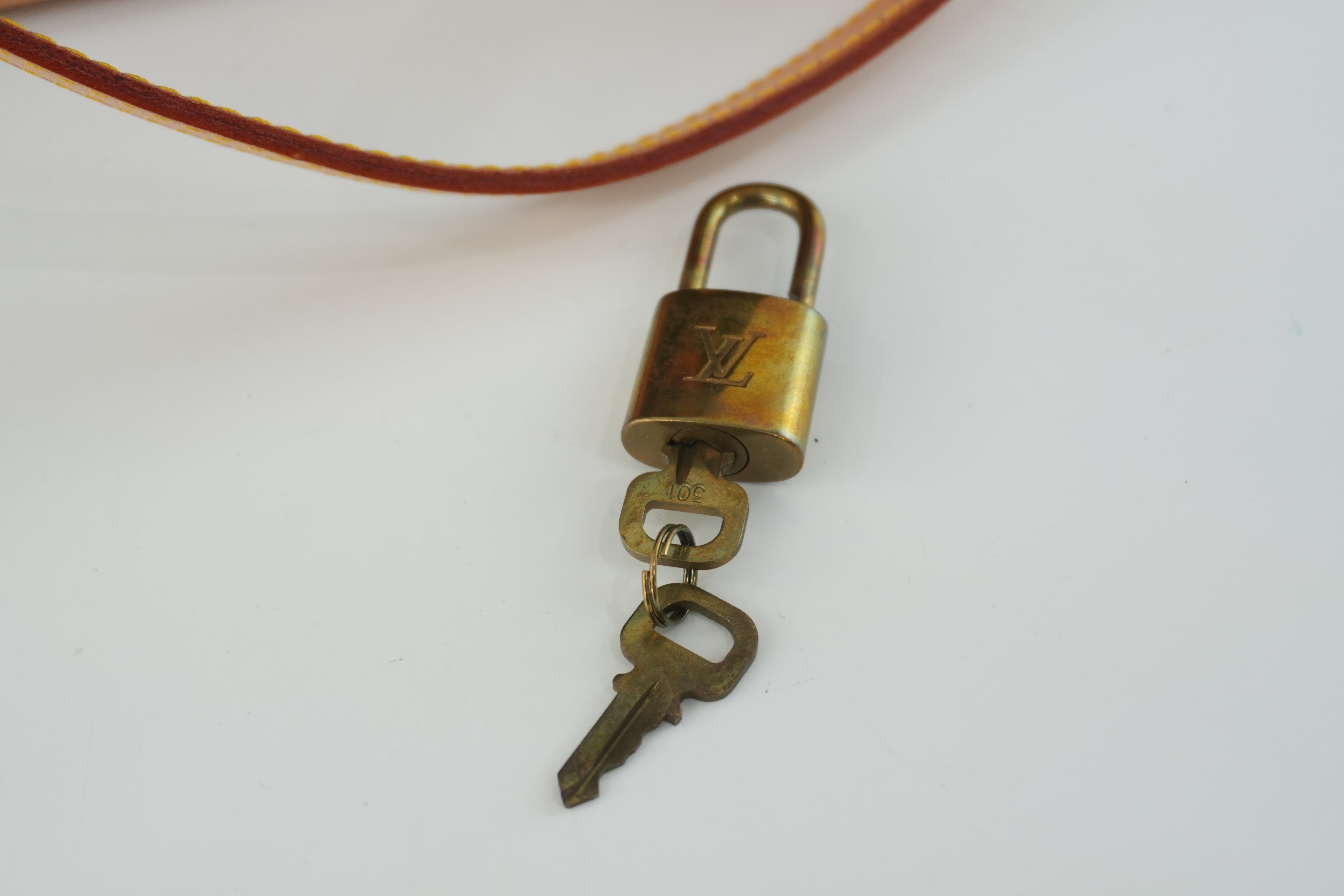 Louis Vuitton Monogram Alma Handbag Used