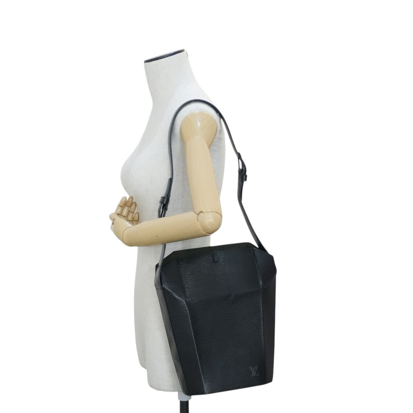 Pr-owned Louis Vuitton Epi Sac Seau Shoulder Bag Black