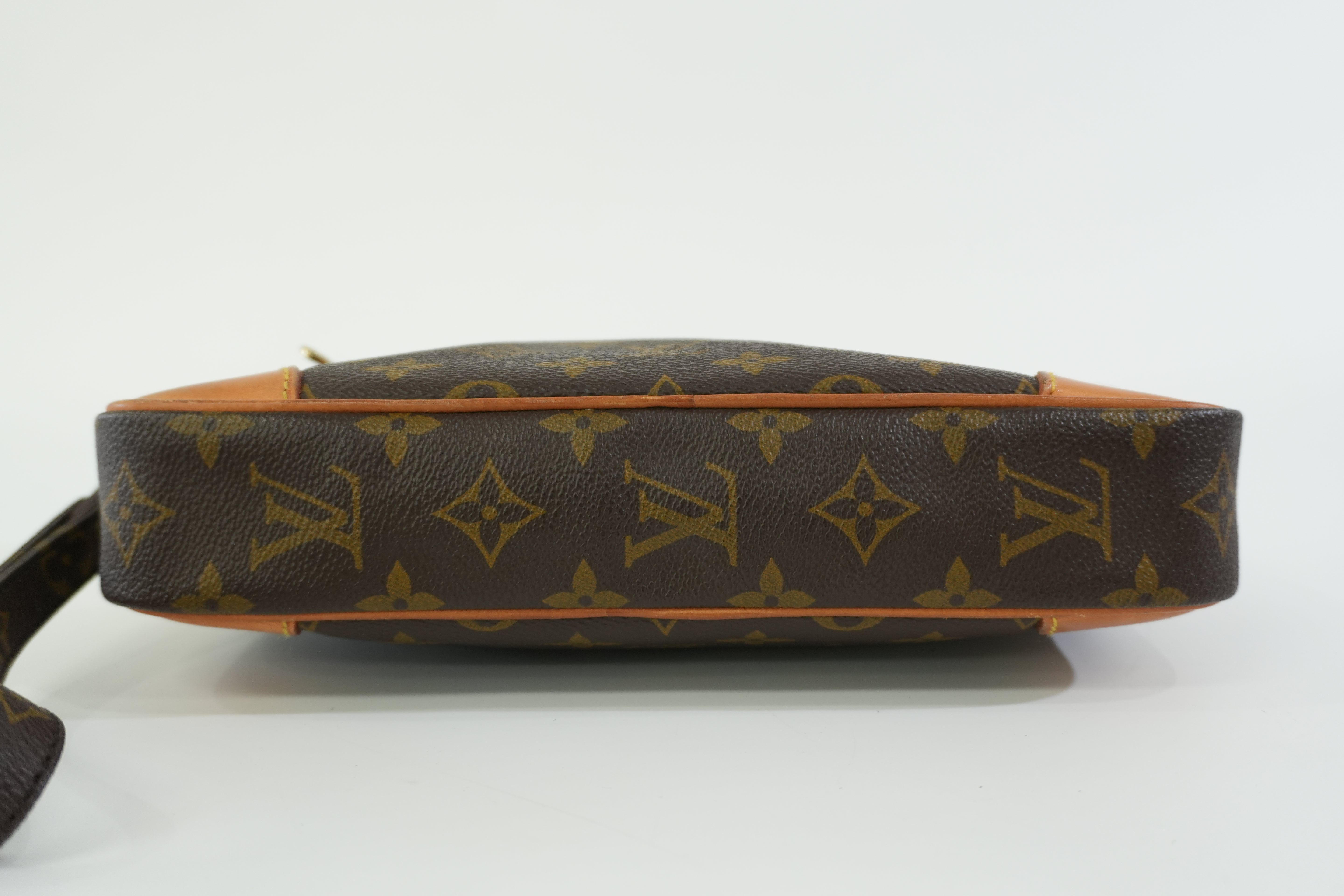 Pre-owned Louis Vuitton Monogram Dragonne GM Clutch Bag