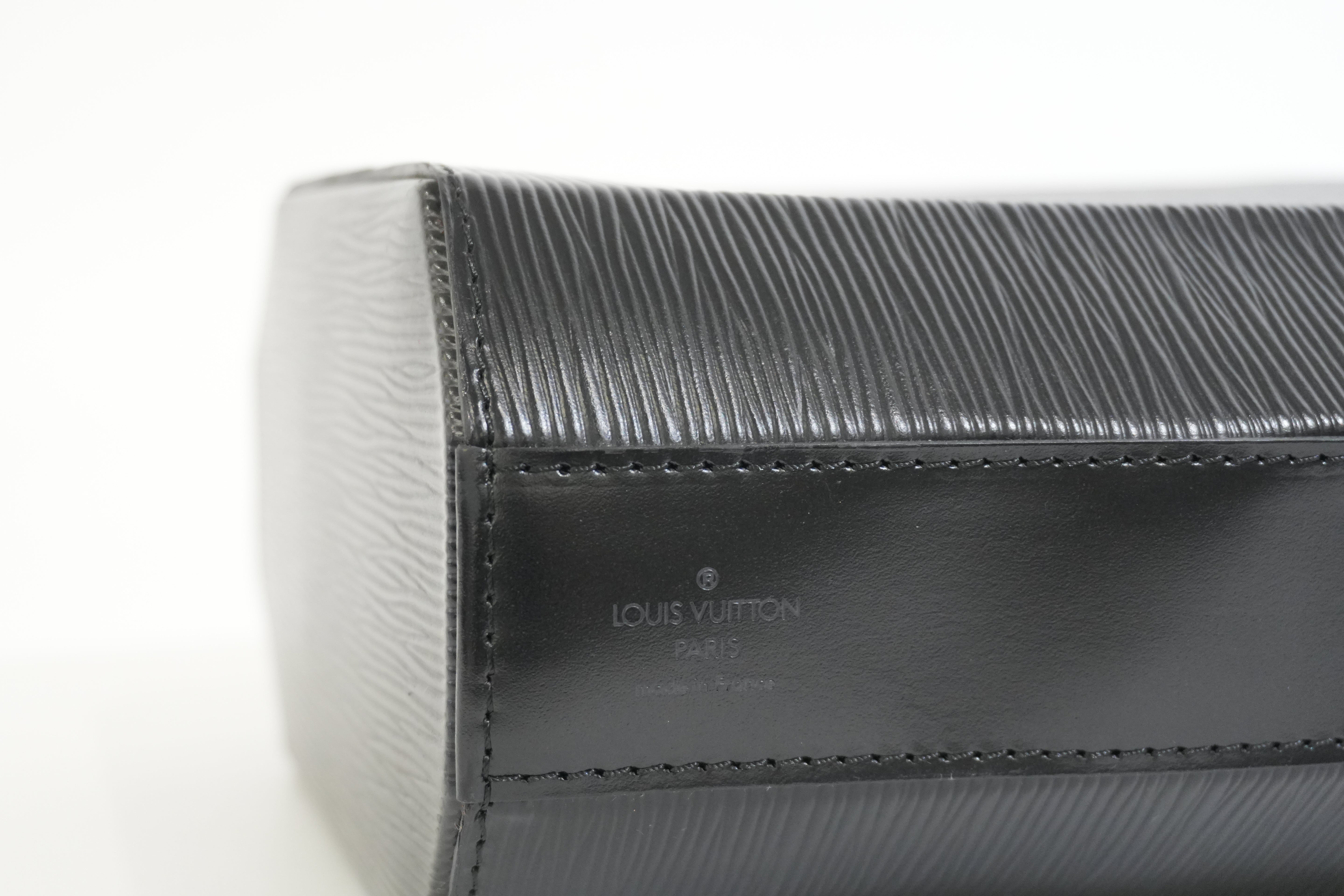 Pr-owned Louis Vuitton Epi Sac Seau Shoulder Bag Black