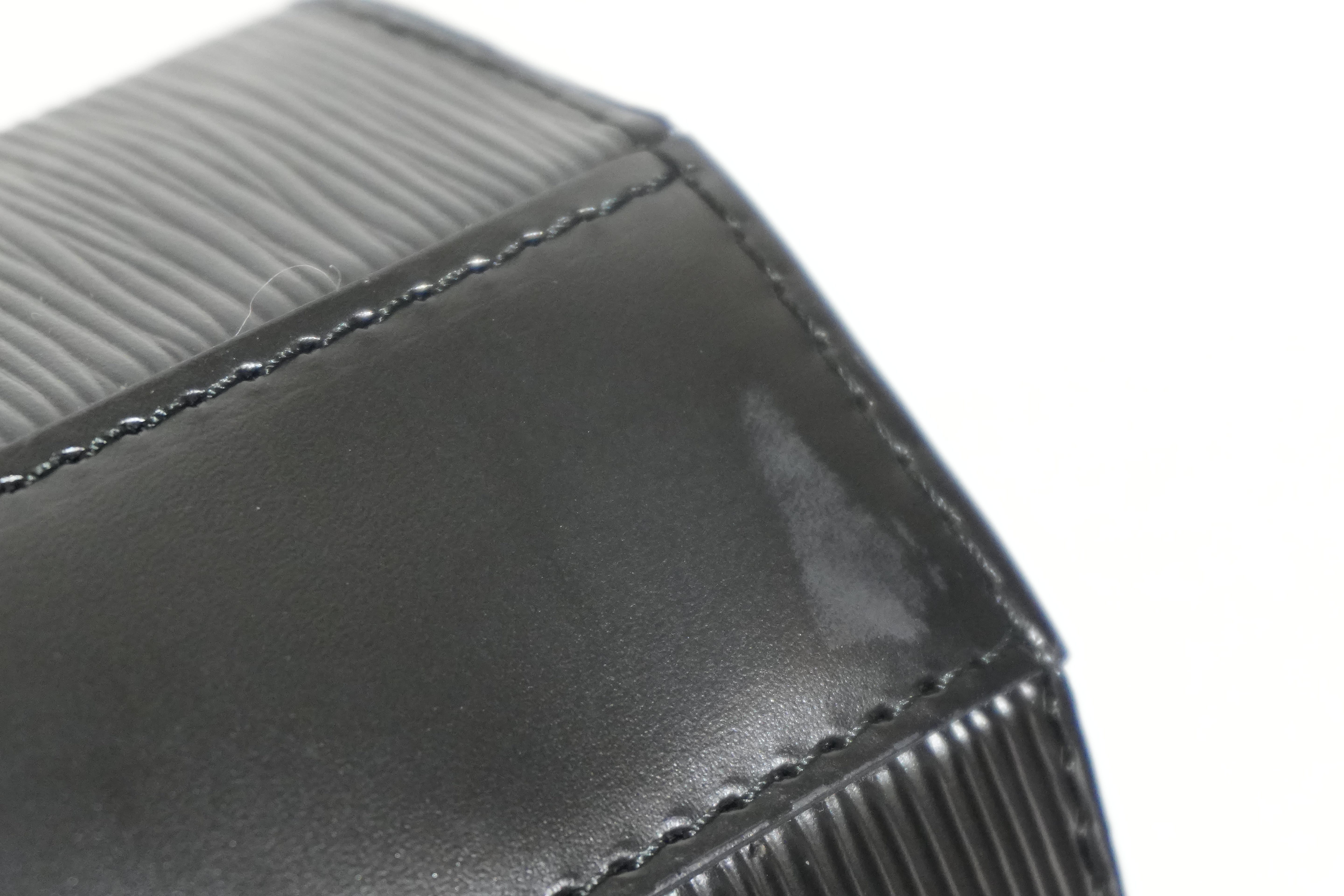 Pr-owned Louis Vuitton Epi Sac Seau Shoulder Bag Black