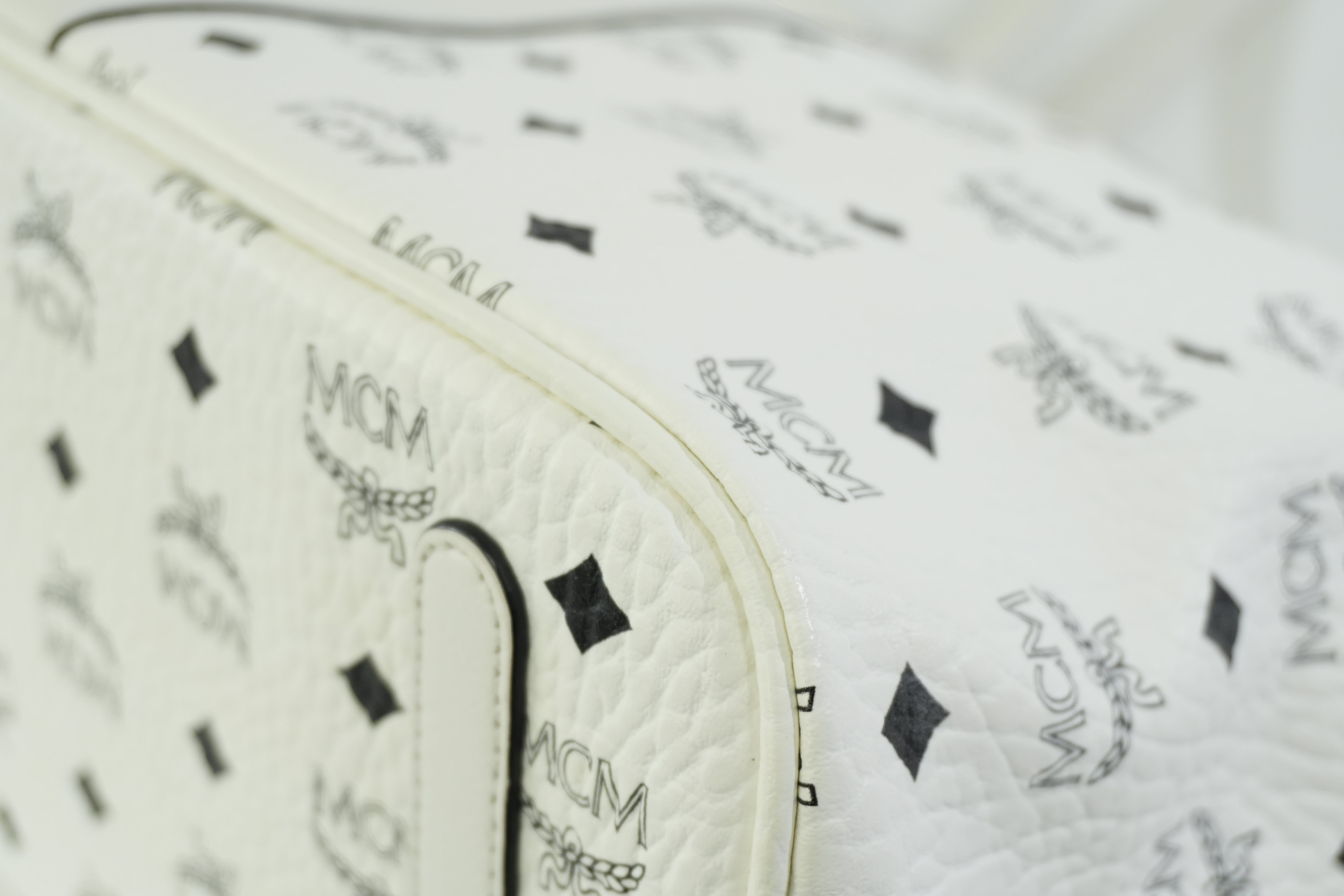 Pre-owned MCM Tote Bag with Pouch White