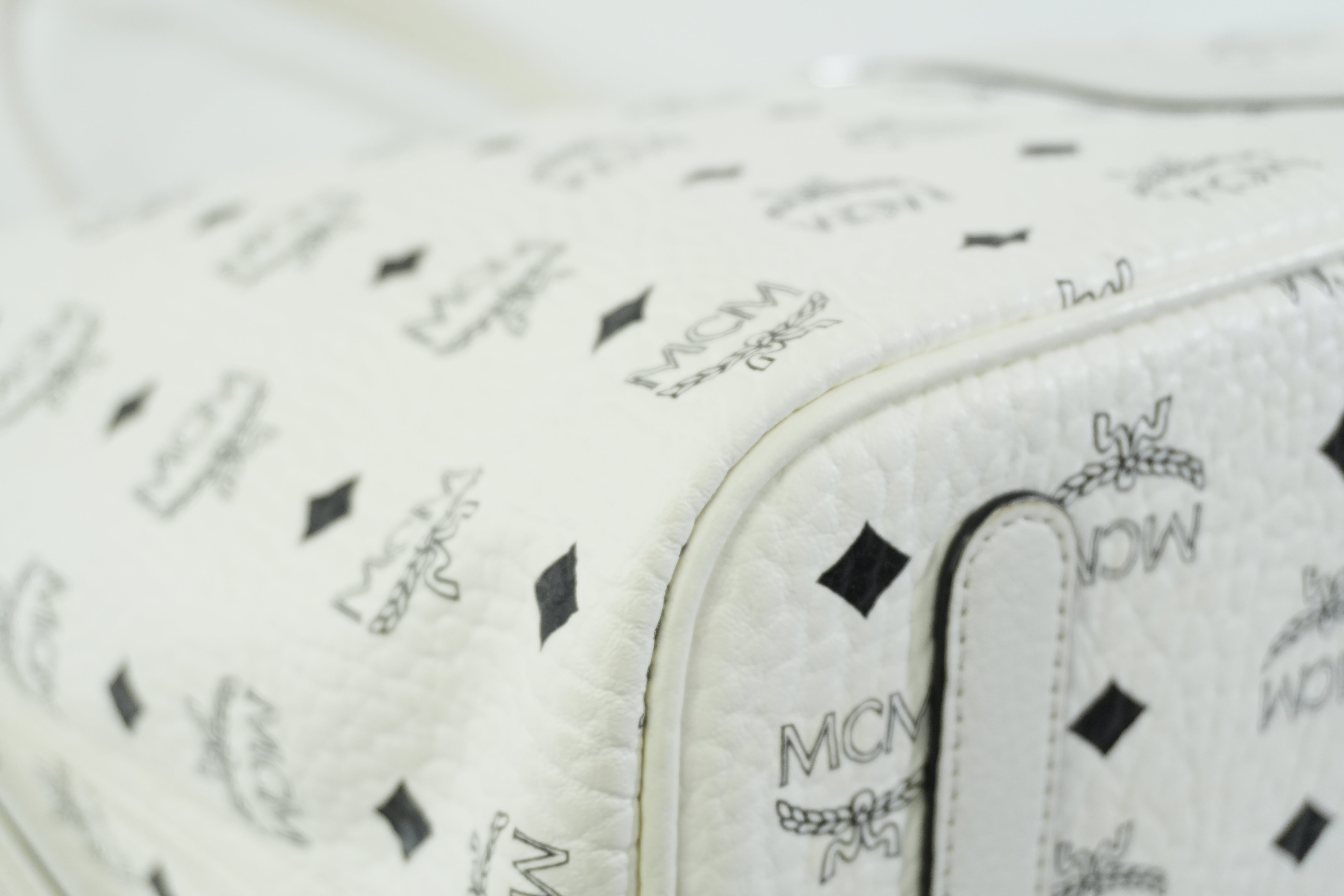 Pre-owned MCM Tote Bag with Pouch White