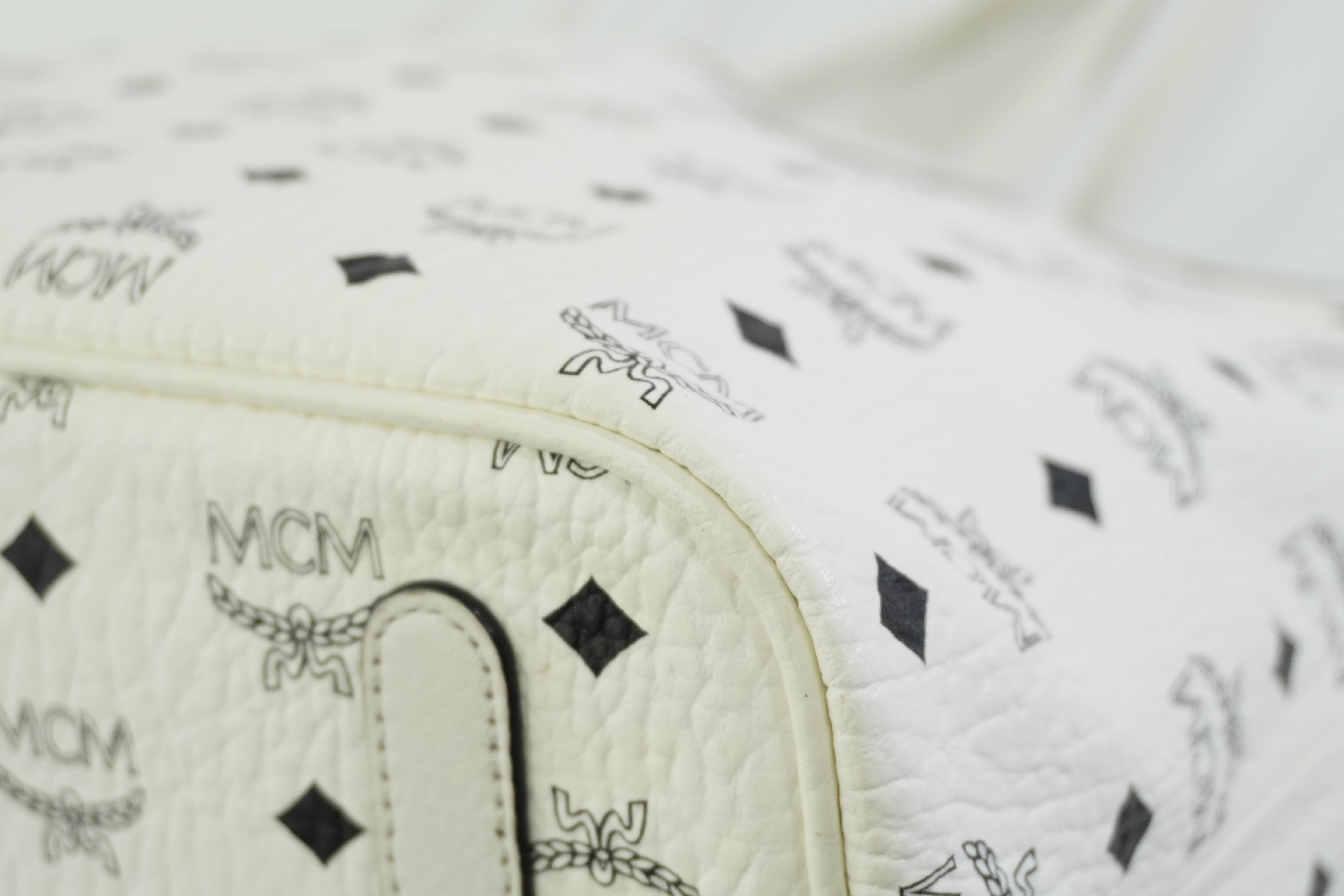 Pre-owned MCM Tote Bag with Pouch White