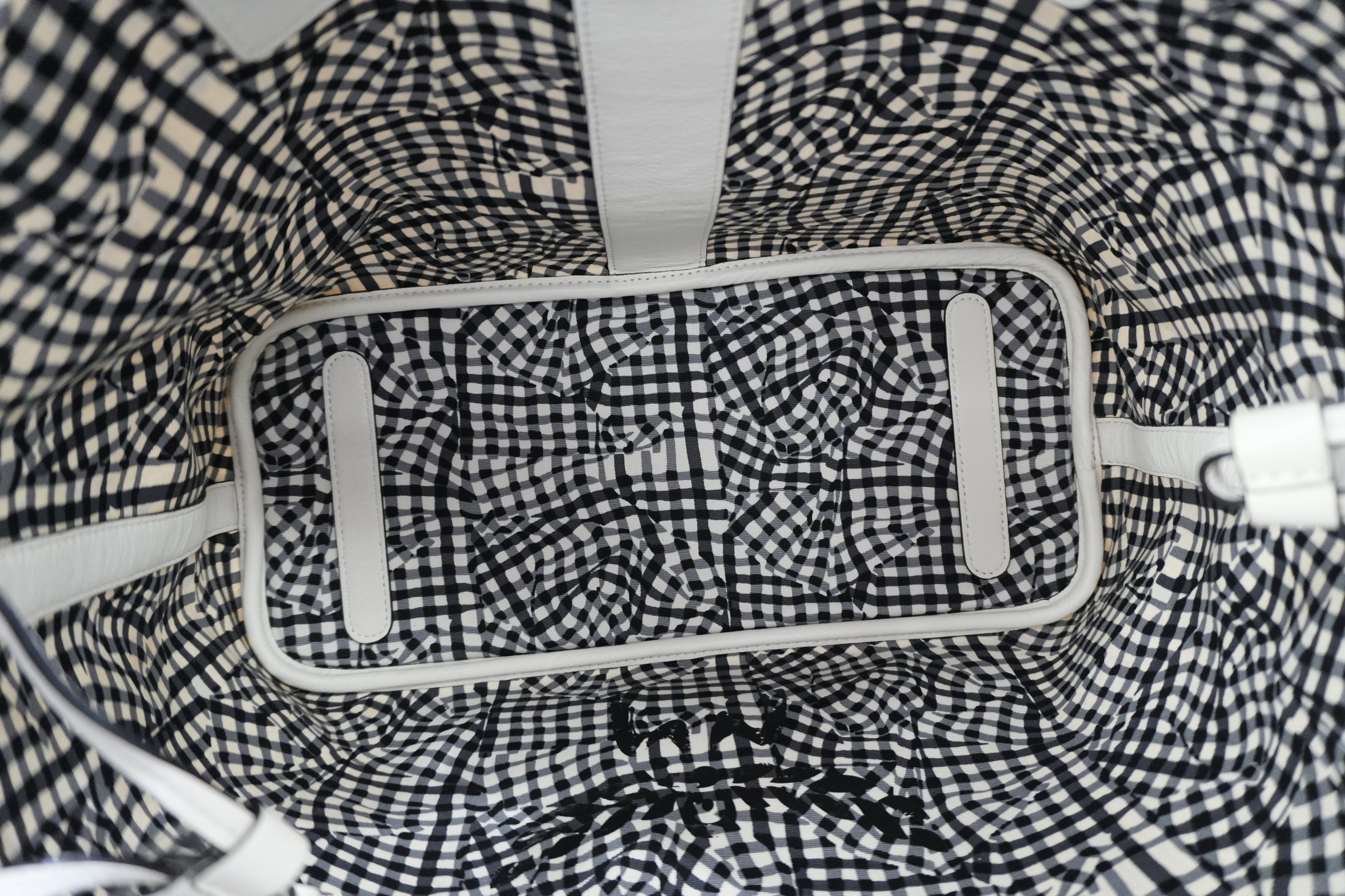 Pre-owned MCM Tote Bag with Pouch White