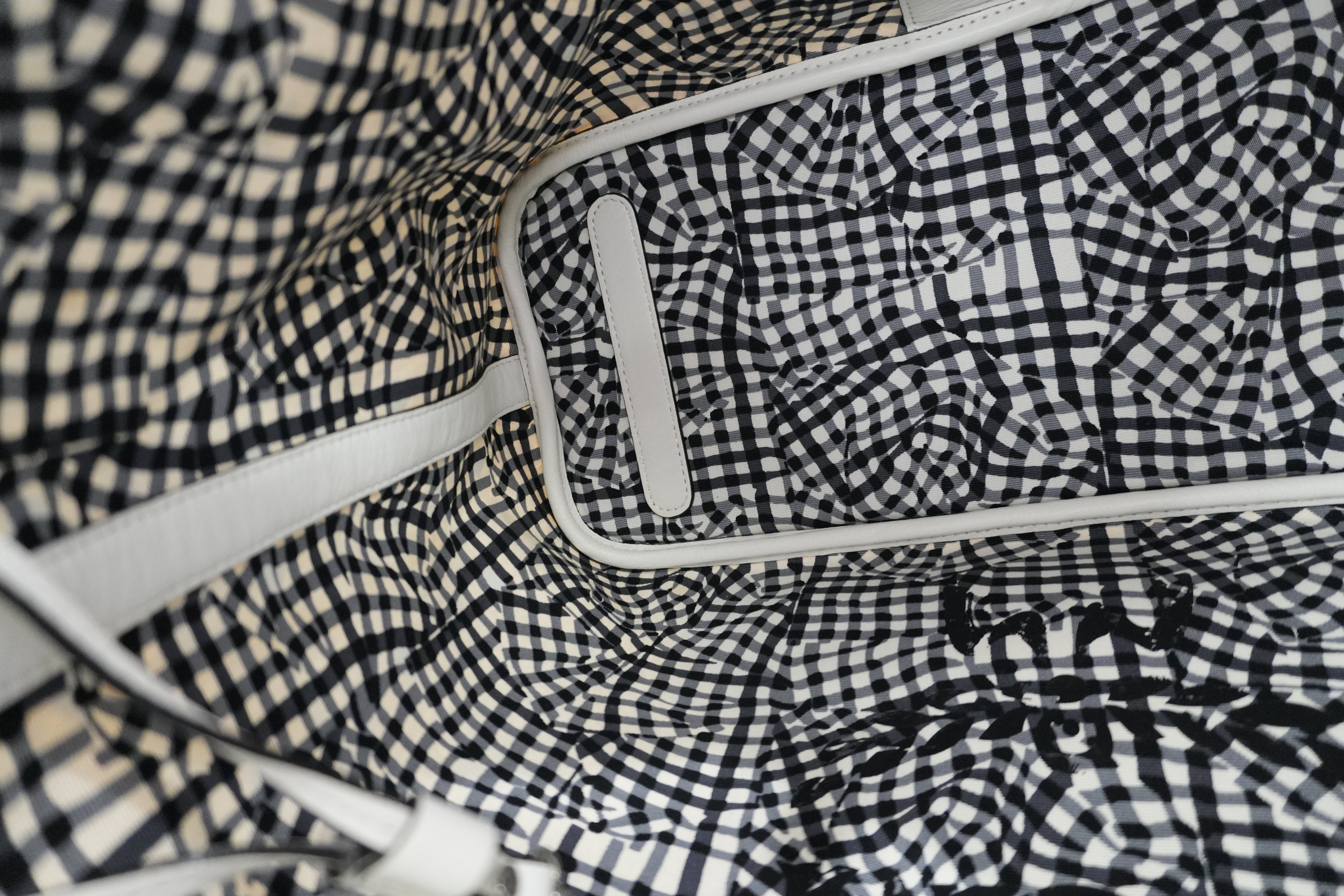 Pre-owned MCM Tote Bag with Pouch White