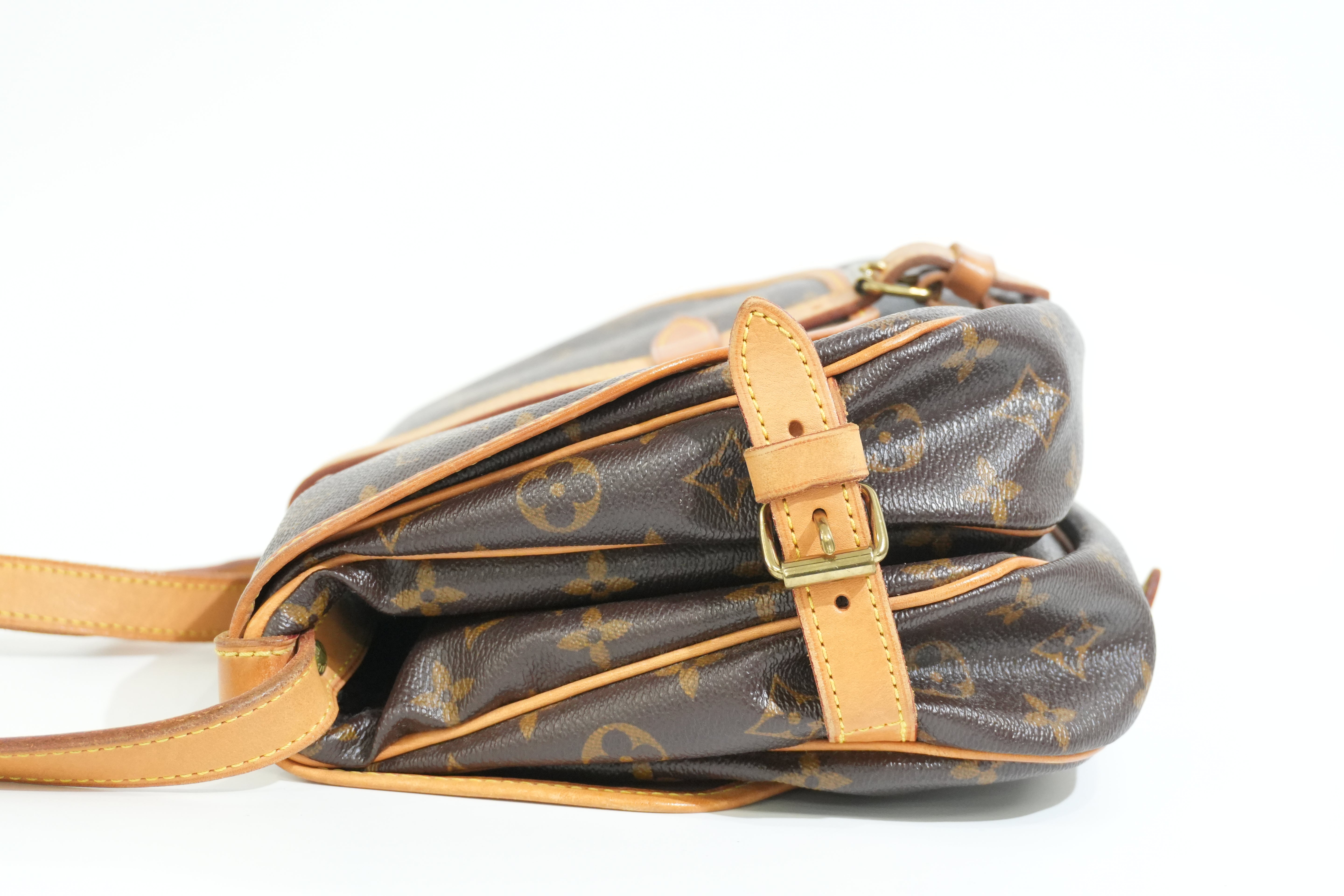 Pre-owned Louis Vuitton Monogram Saumur 30 Crossbody Bag