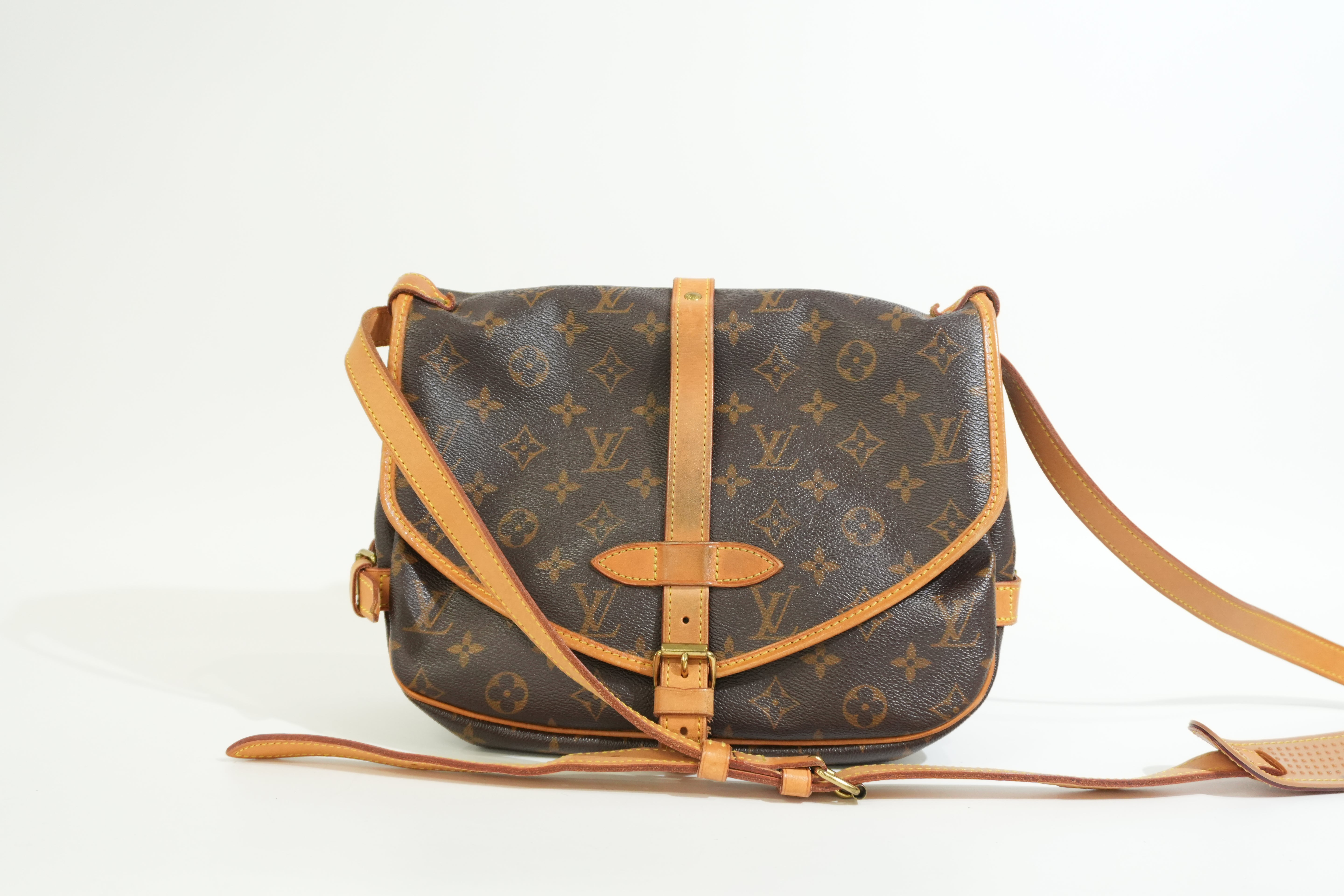 Pre-owned Louis Vuitton Monogram Saumur 30 Crossbody Bag