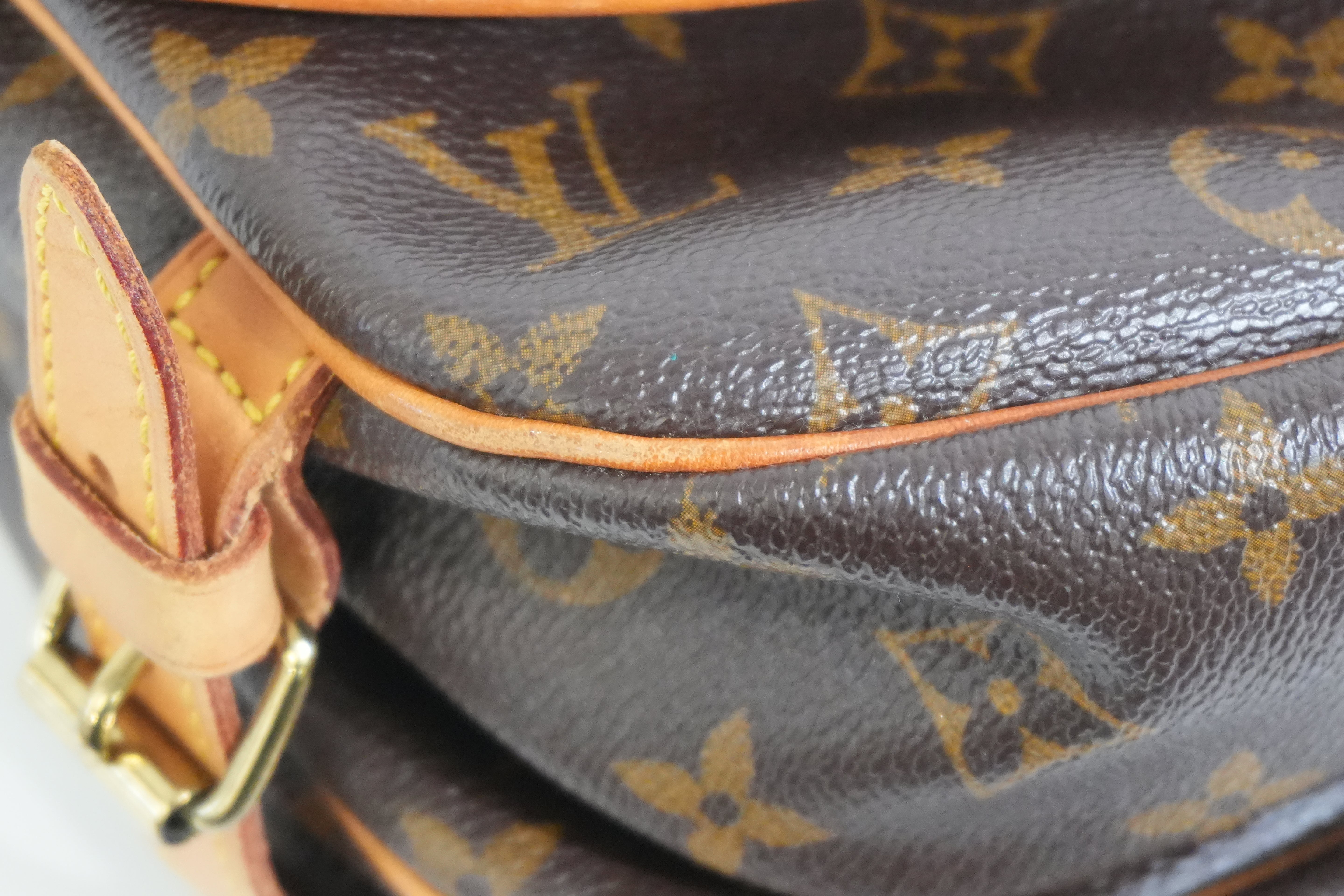 Pre-owned Louis Vuitton Monogram Saumur 30 Crossbody Bag